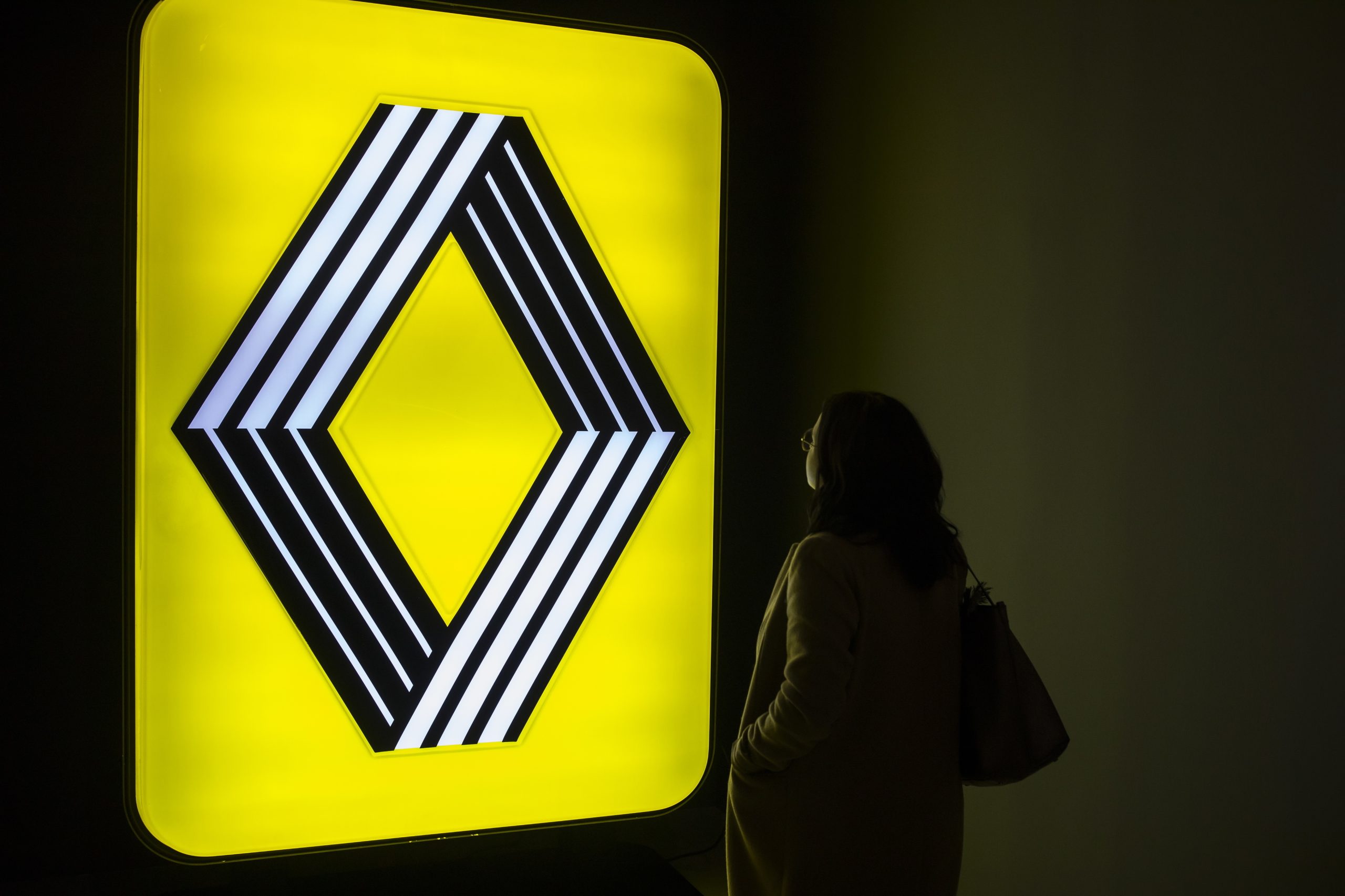 França dá aval a crédito de 5.000 milhões de euros para a Renault