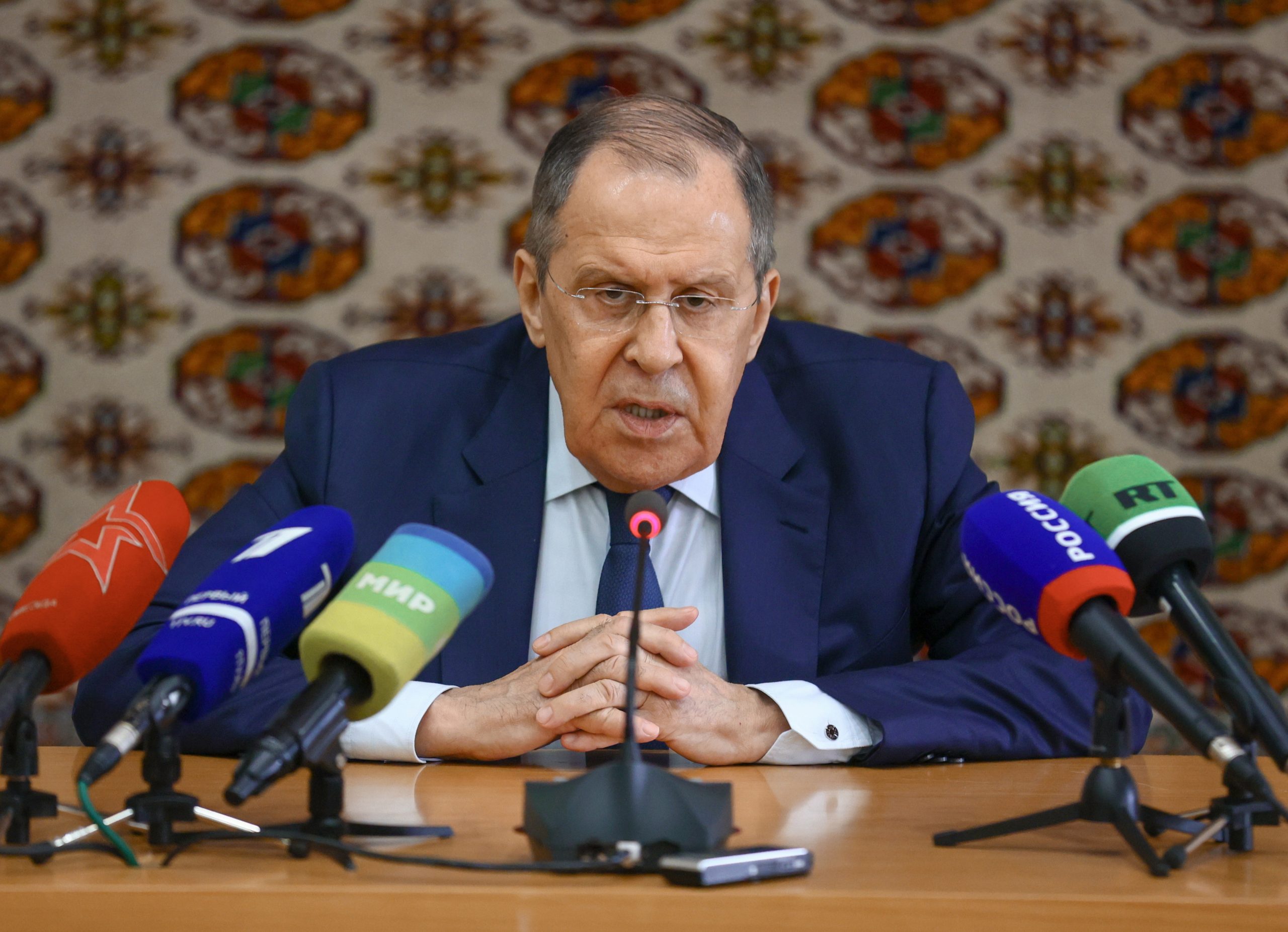 Lavrov diz que começou o processo de alargamento do BRICS à Argentina e Irão