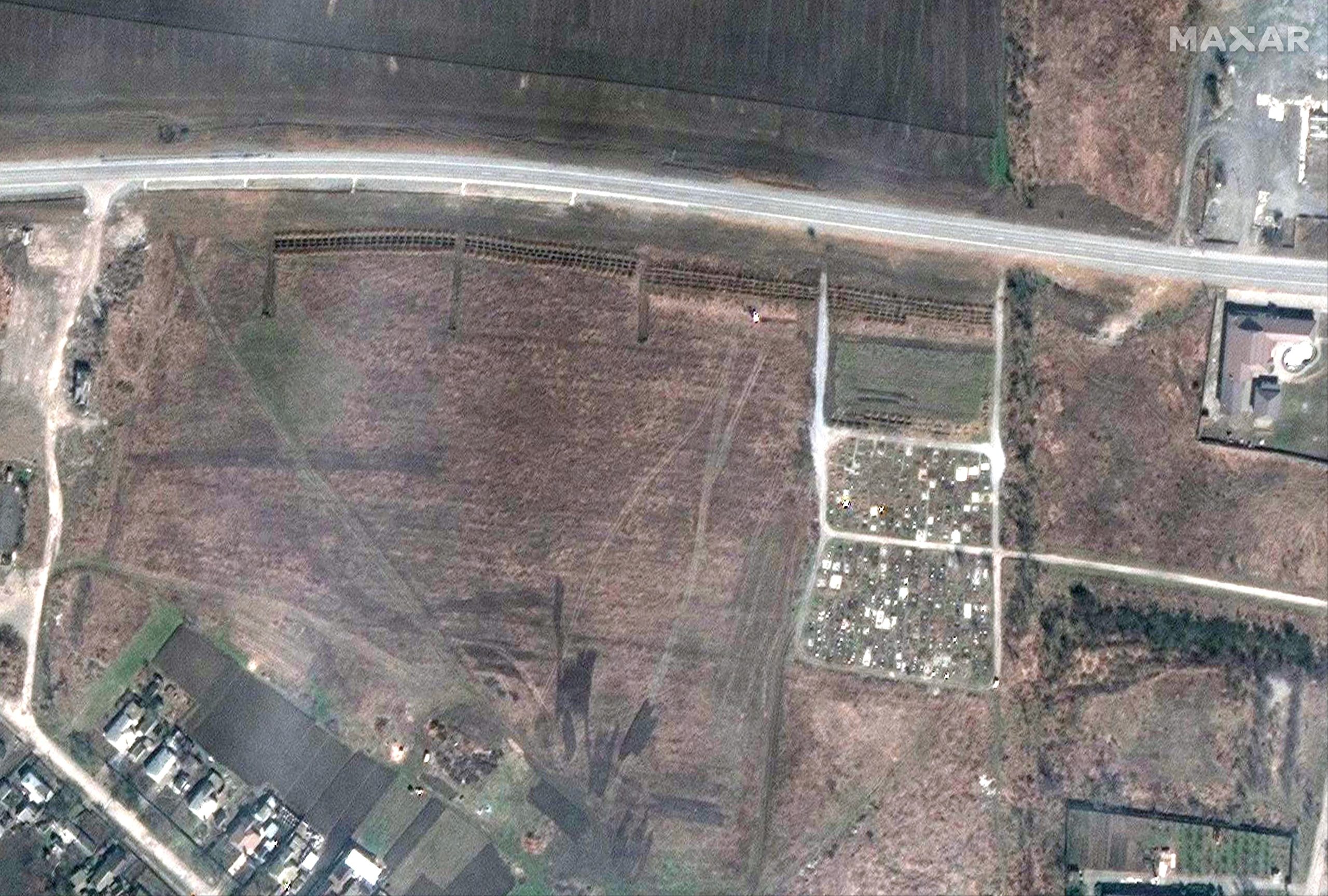 Ucrânia: Imagens apontam para possível existência de mais de 200 valas comuns em Mariupol