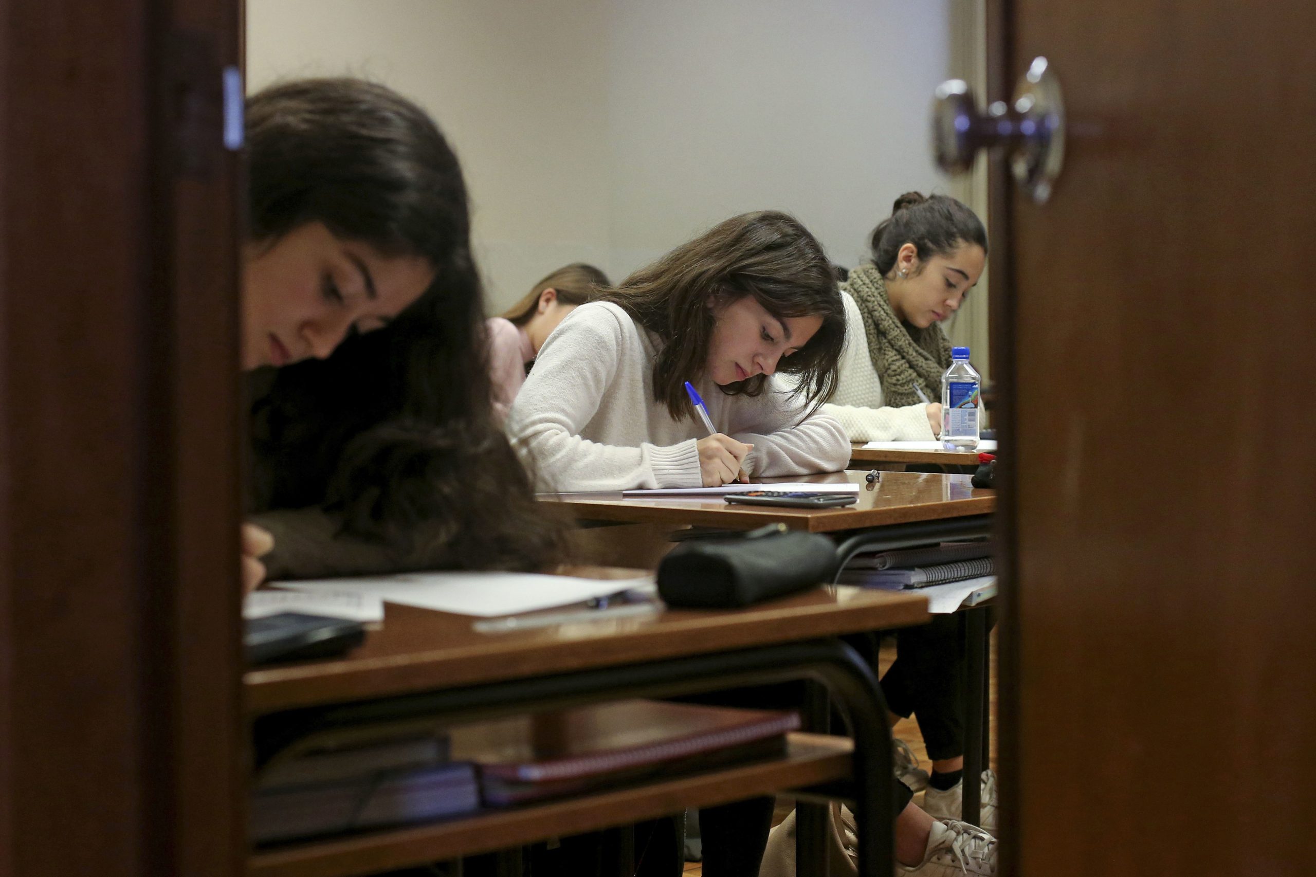 No 9.º ano 50% dos alunos obtiveram nota negativa na prova final de Matemática