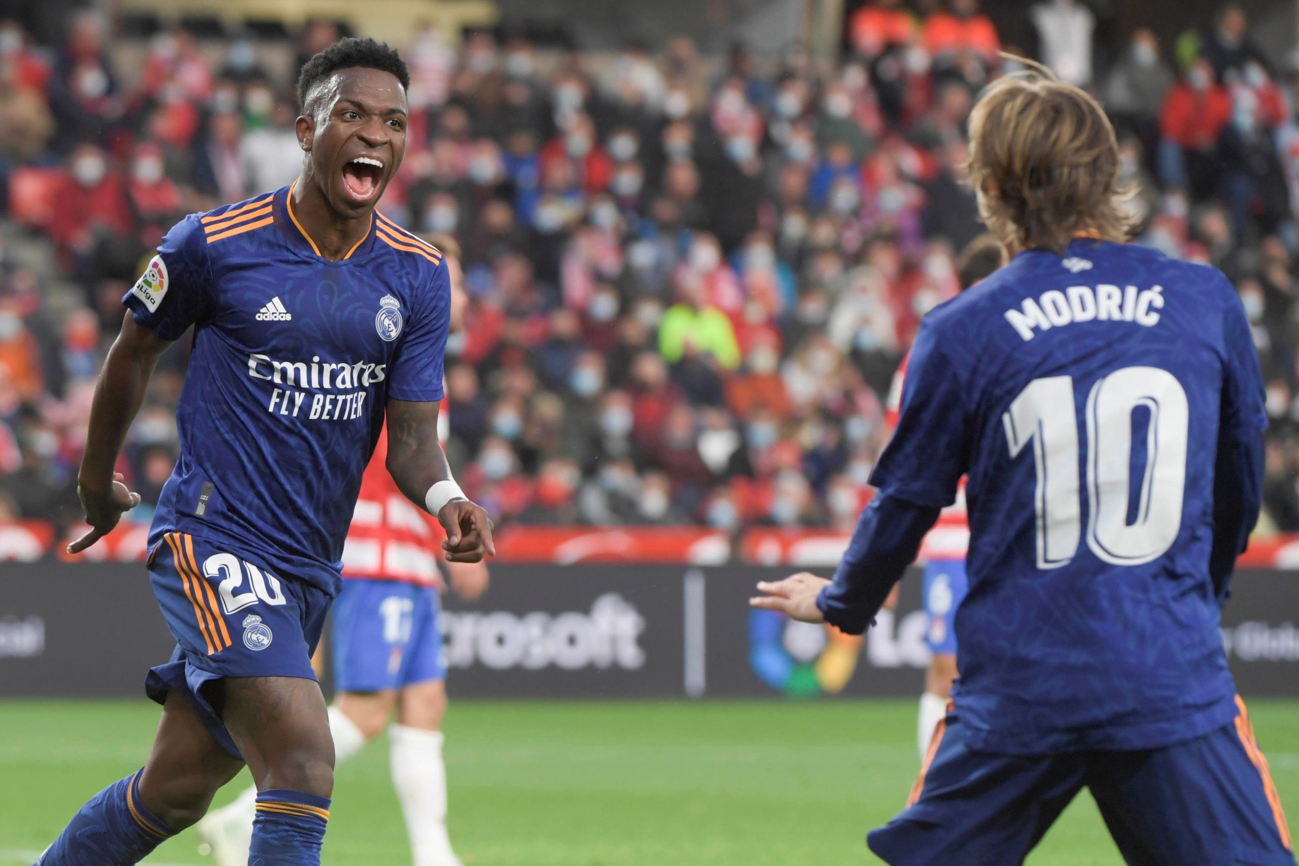 Real Madrid sobe a primeiro em Espanha com goleada em Granada
