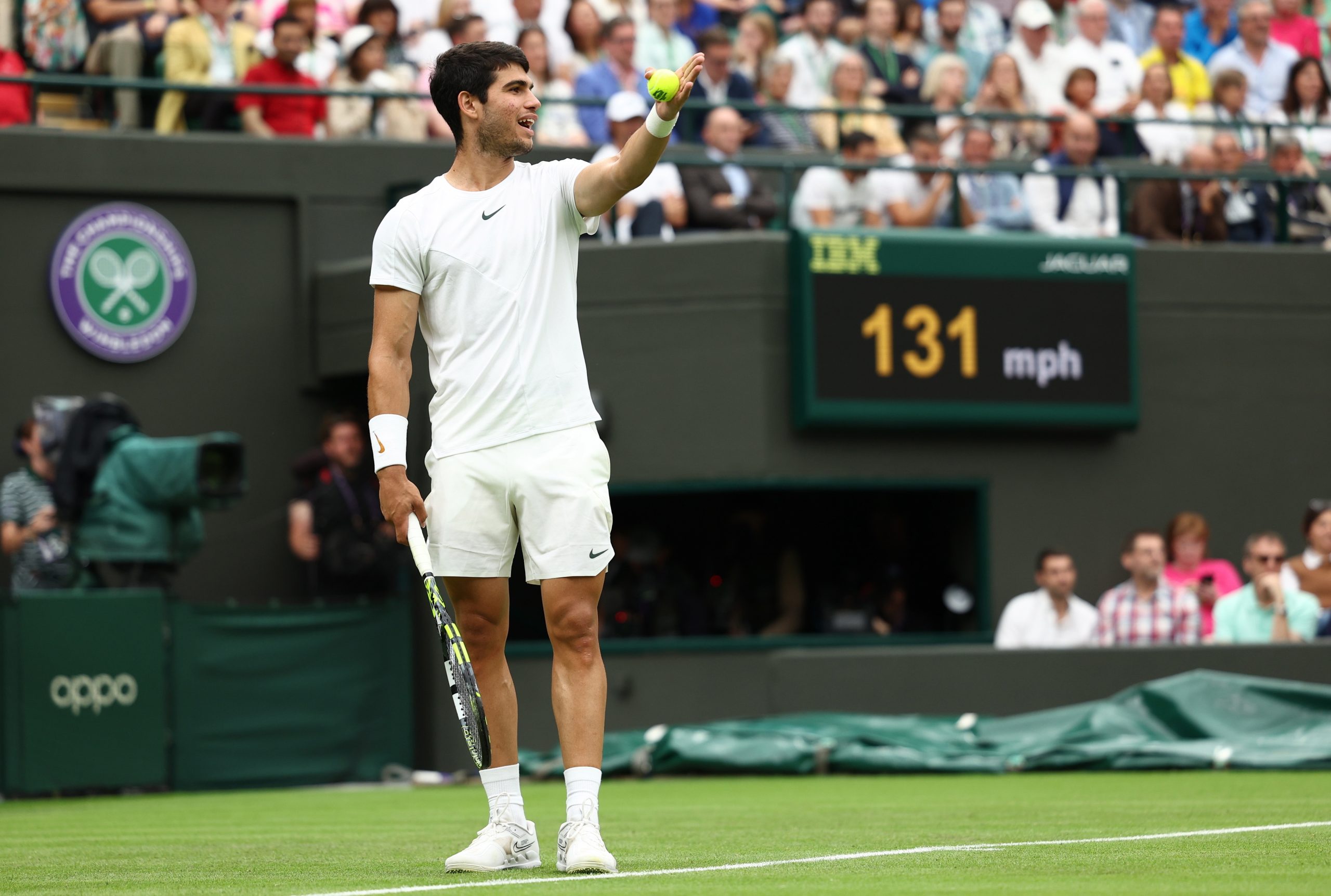 Carlos Alcaraz segue para a segunda ronda de Wimbledon
