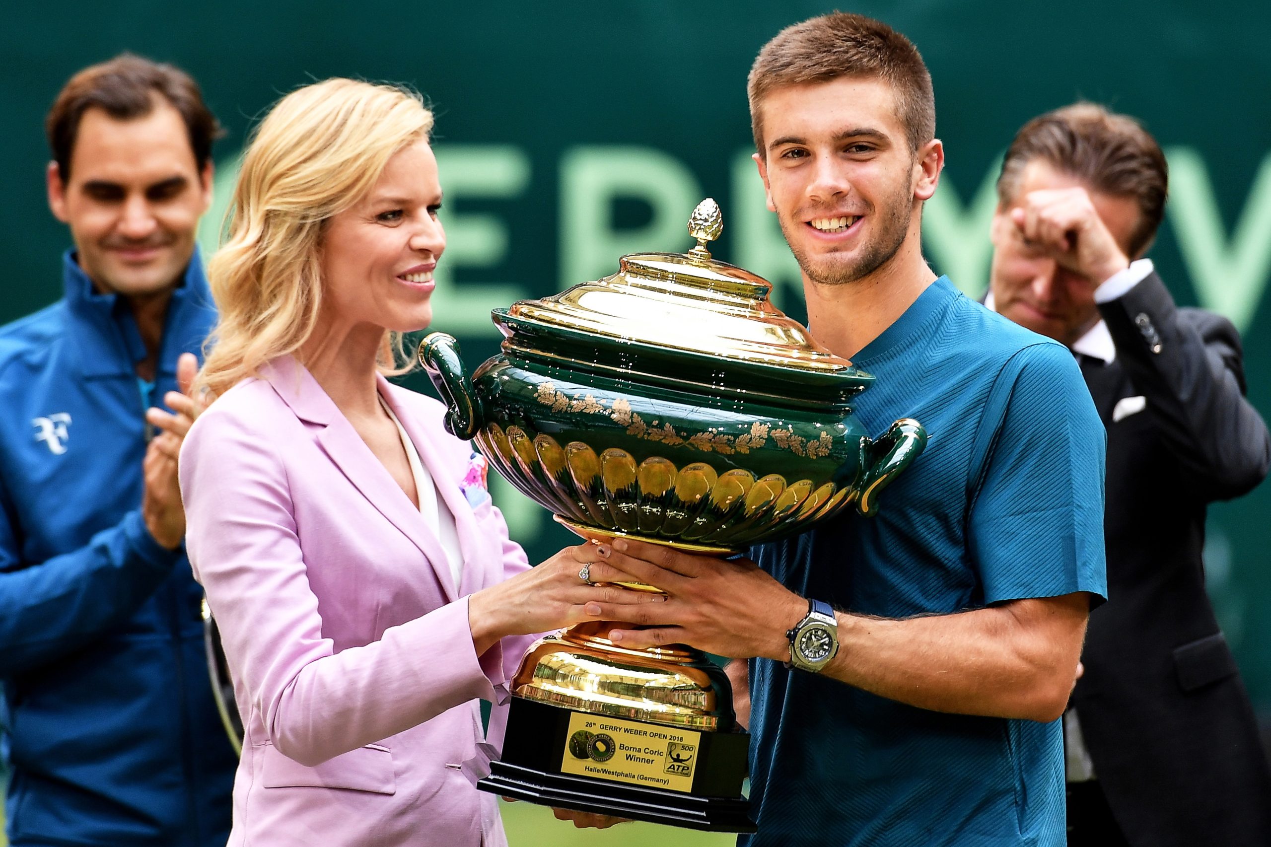 Borna Coric vence final de Halle frente a Federer, que cede liderança a Nadal