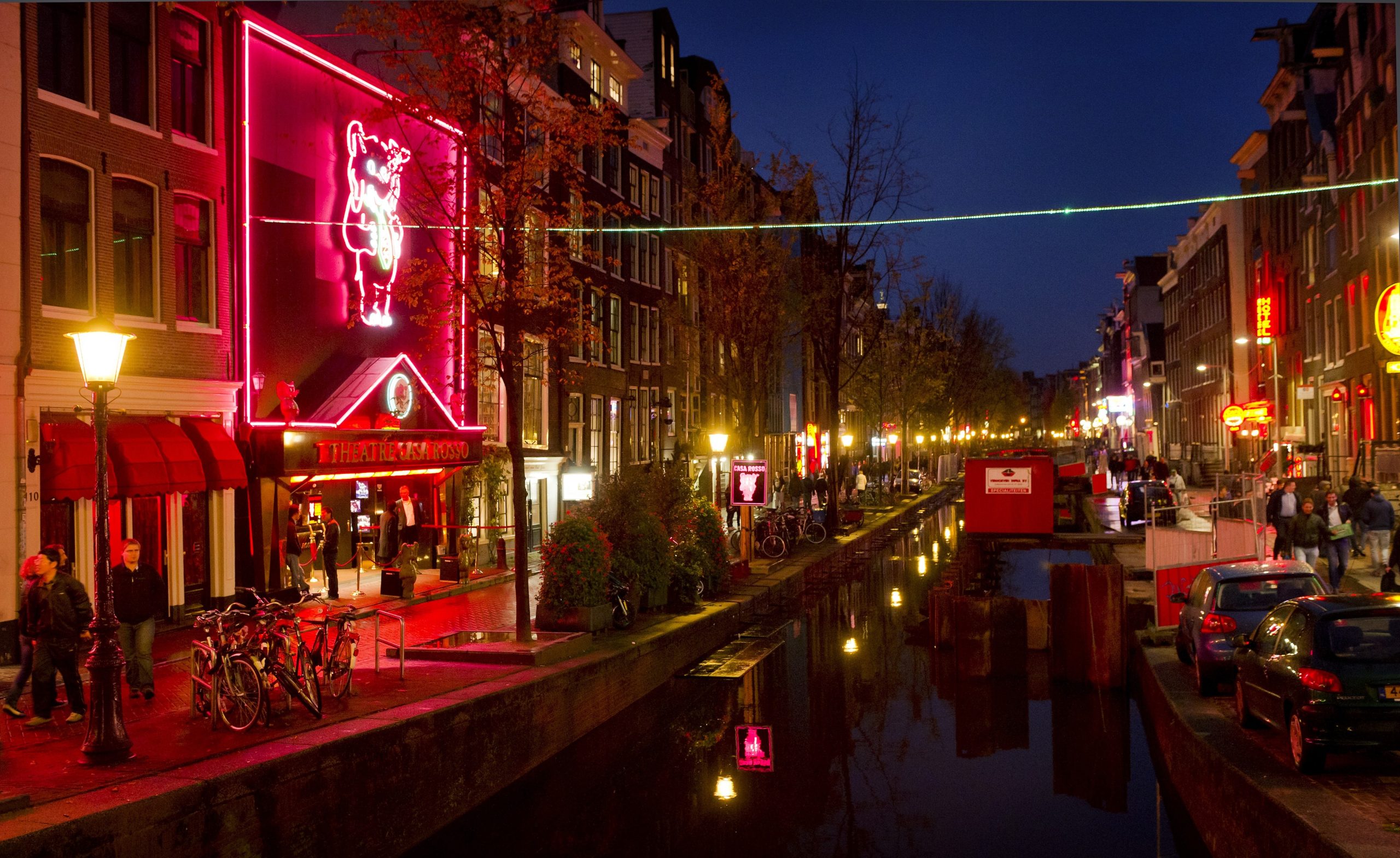 Cannabis será proibido na Red Light District e montras de prostituição fechadas até às 3h00