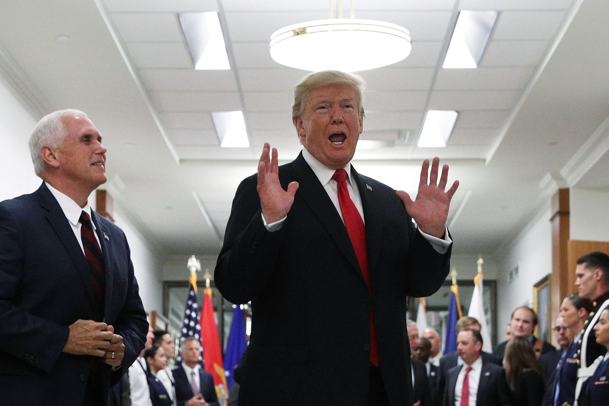 Presidente do maior sindicato dos EUA deixa conselho de Trump