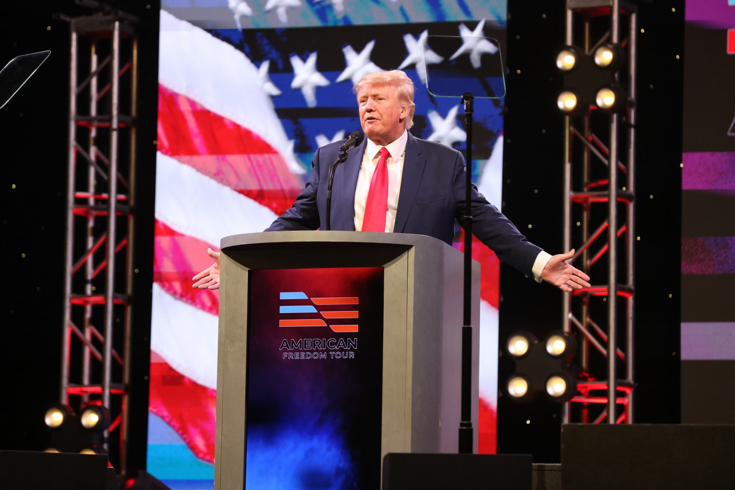 FBI encontra documento sobre armas nucleares de outro país na residência de Trump