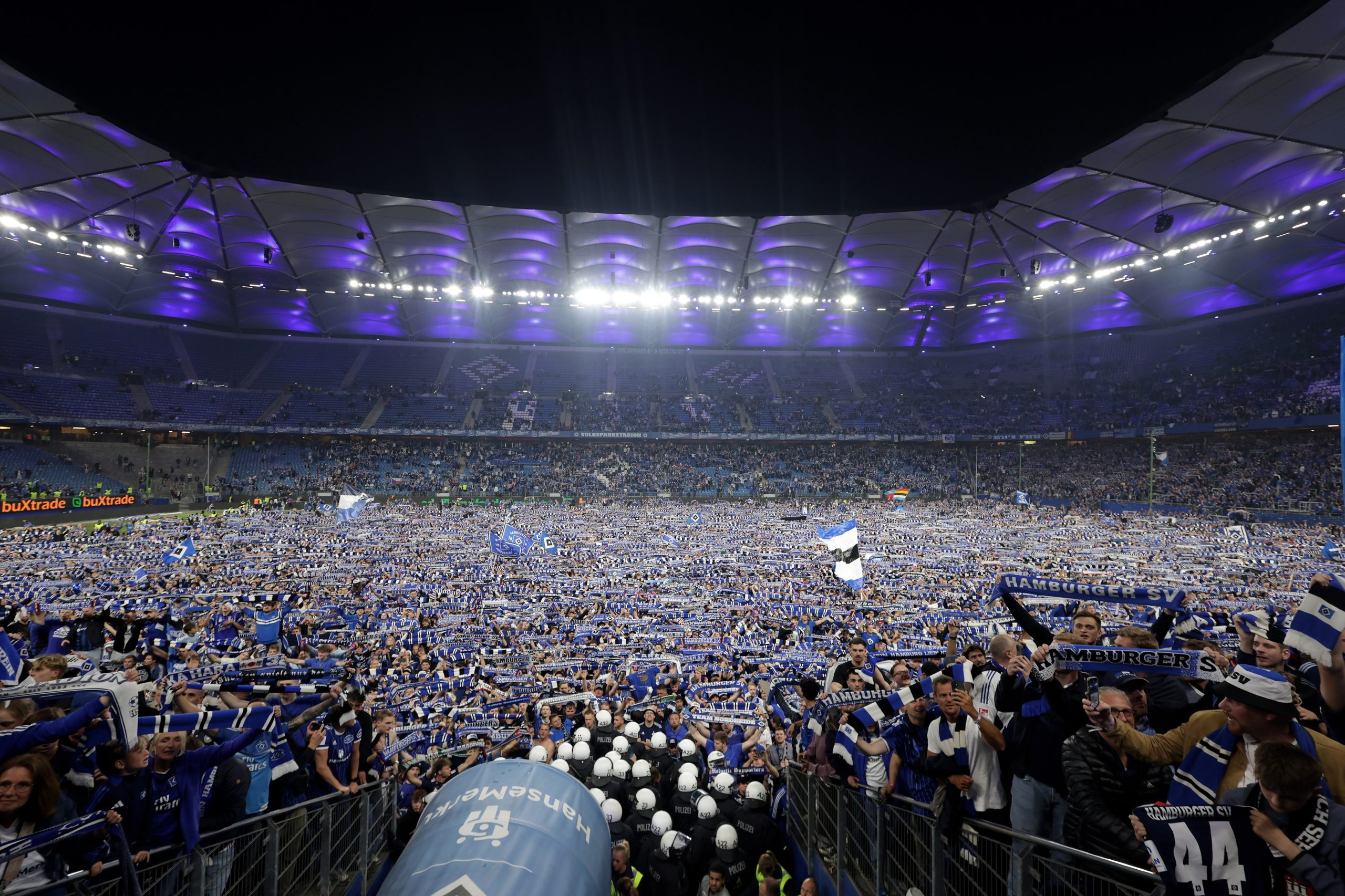 Alemanha: festejos pela subida do Hamburgo à Bundesliga resultam em 25 feridos