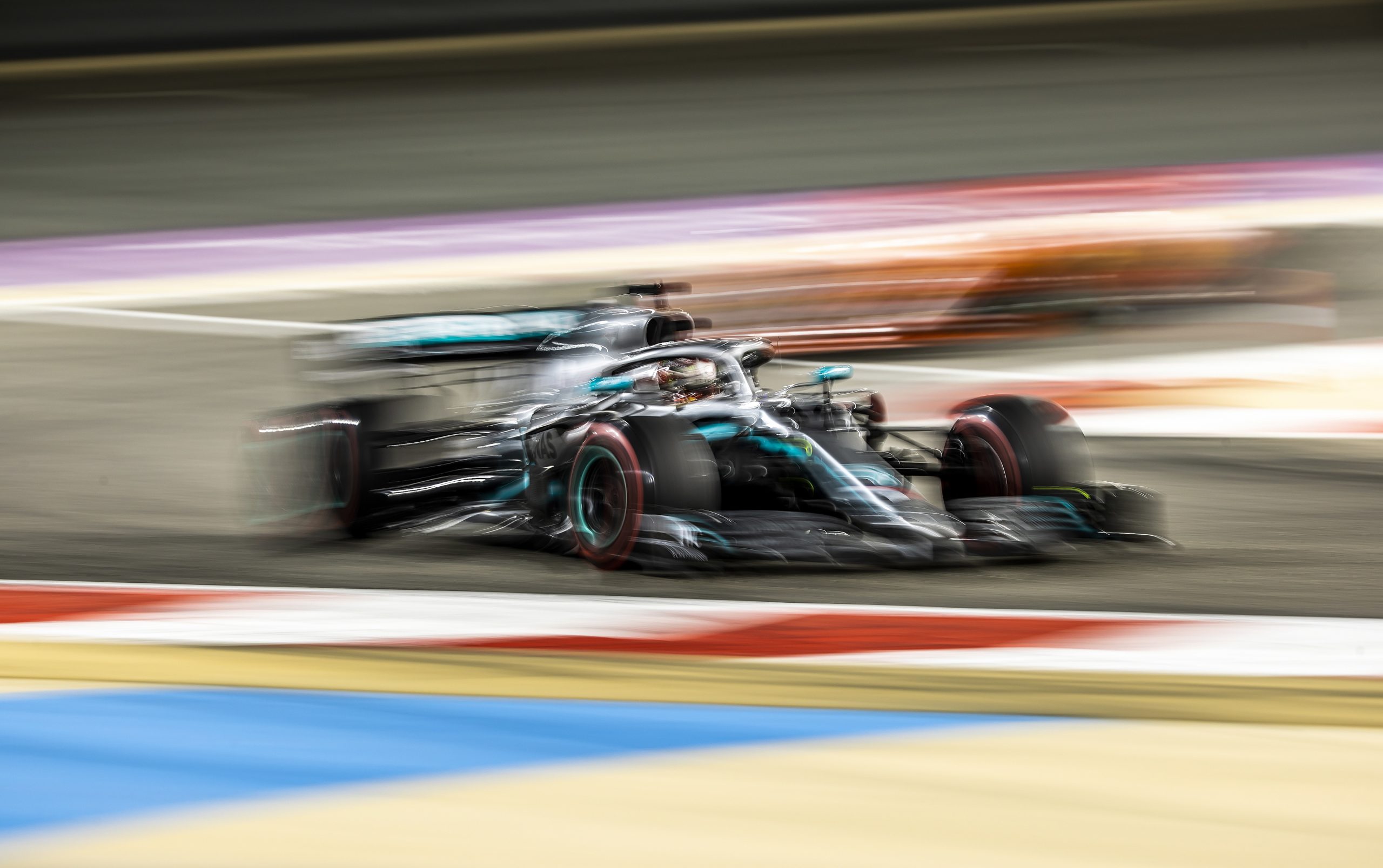 Fórmula 1: Hamilton vence GP do Bahrein em ‘dobradinha’ da Mercedes
