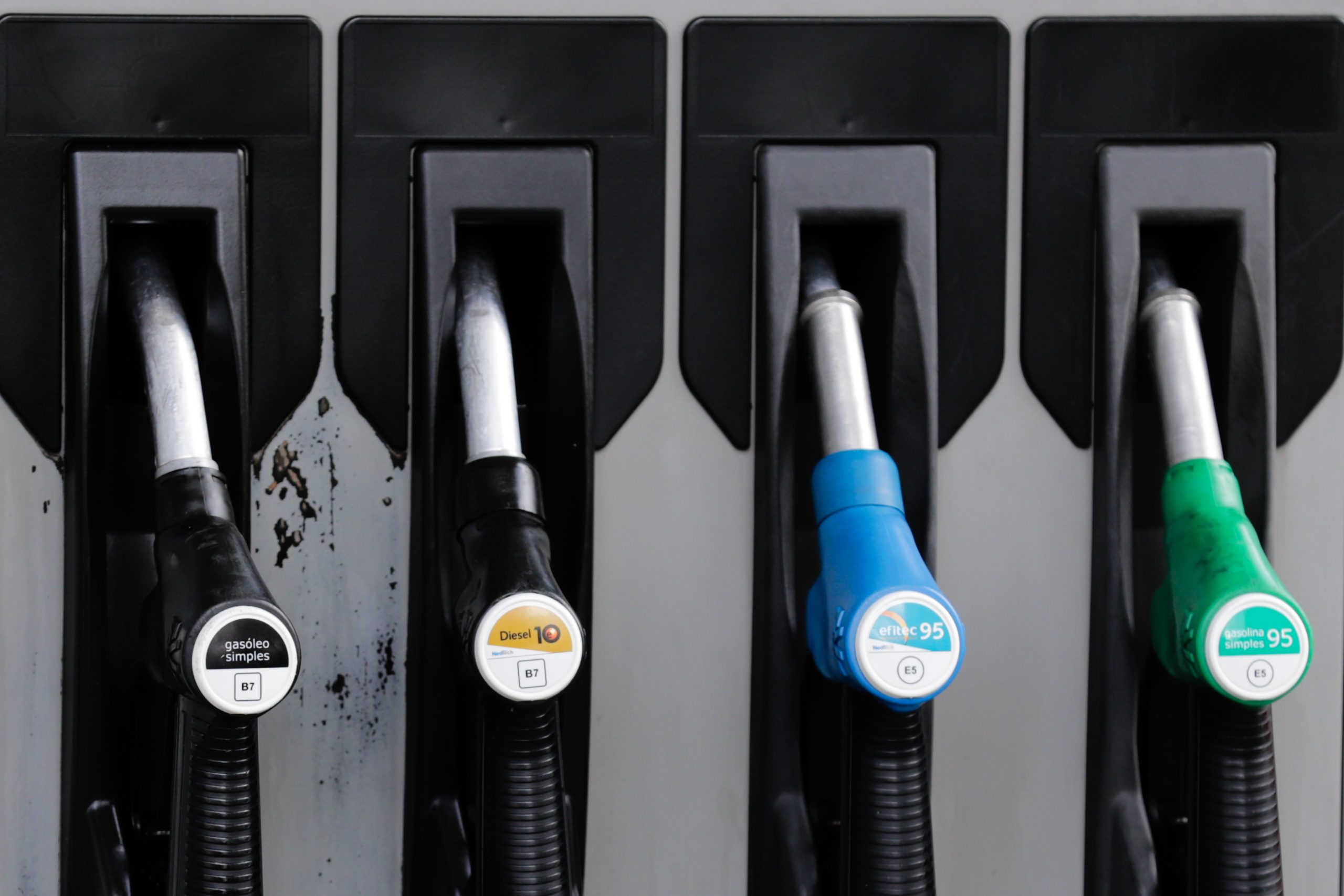 Covid-19: Consumo de gasolina desceu 61,3% e de gasóleo caiu 44,6% em abril