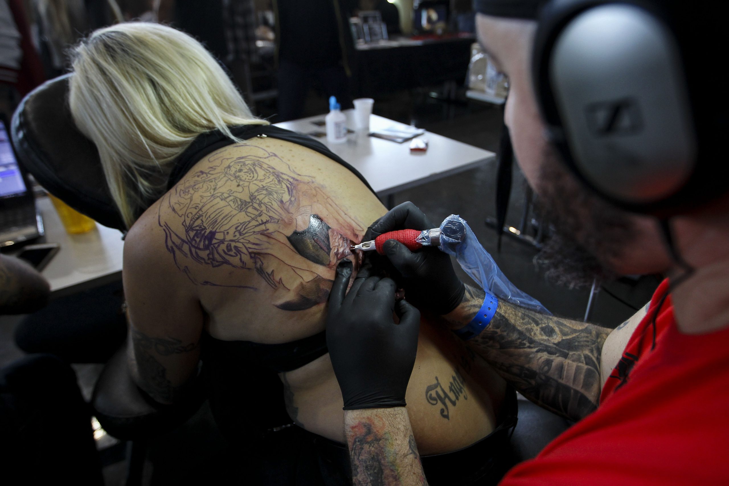 Estúdios de tatuagens e casinos podem reabrir na segunda-feira