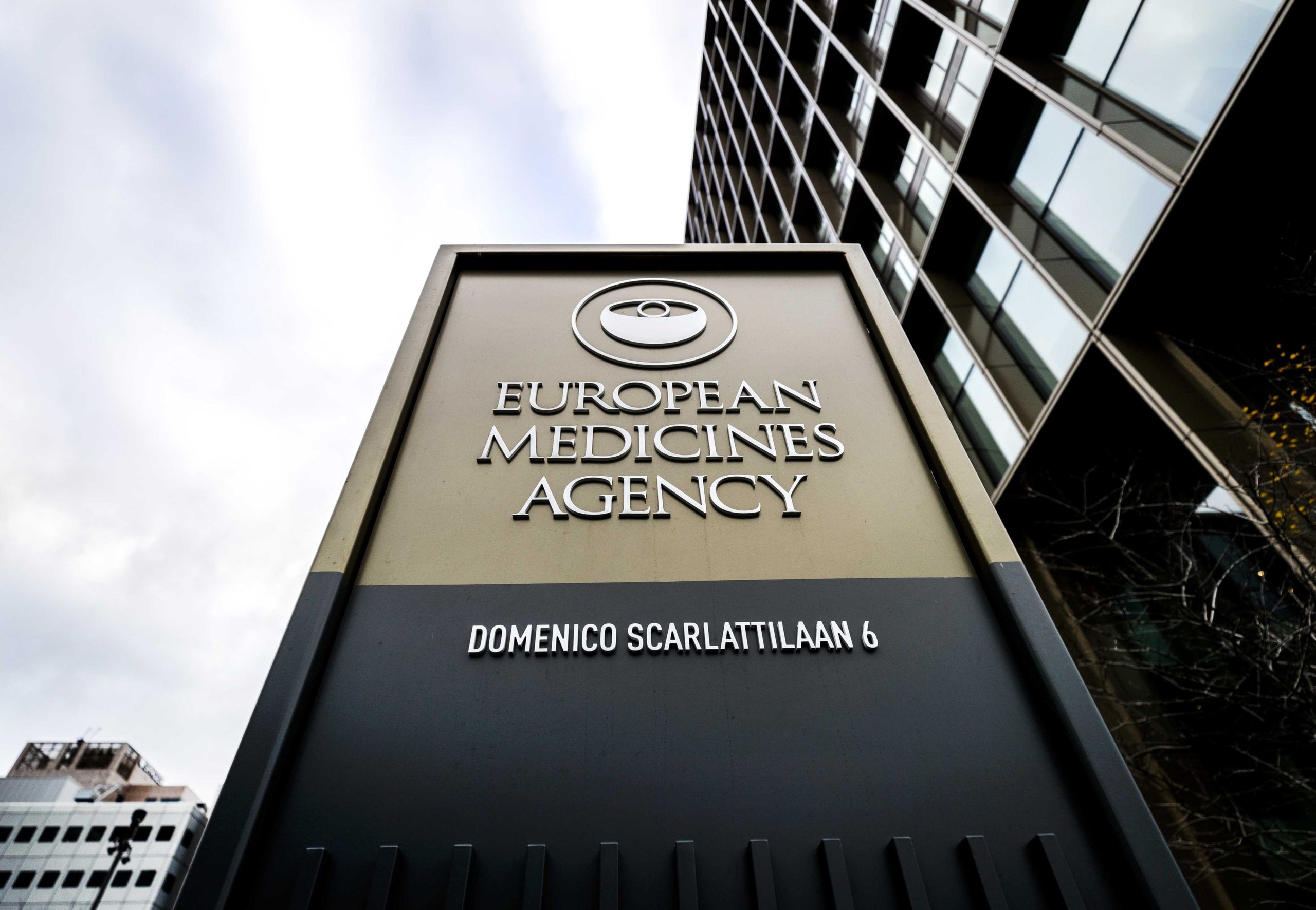 Covid-19: Regulador europeu inicia estudo de versão de vacina Pfizer adaptada