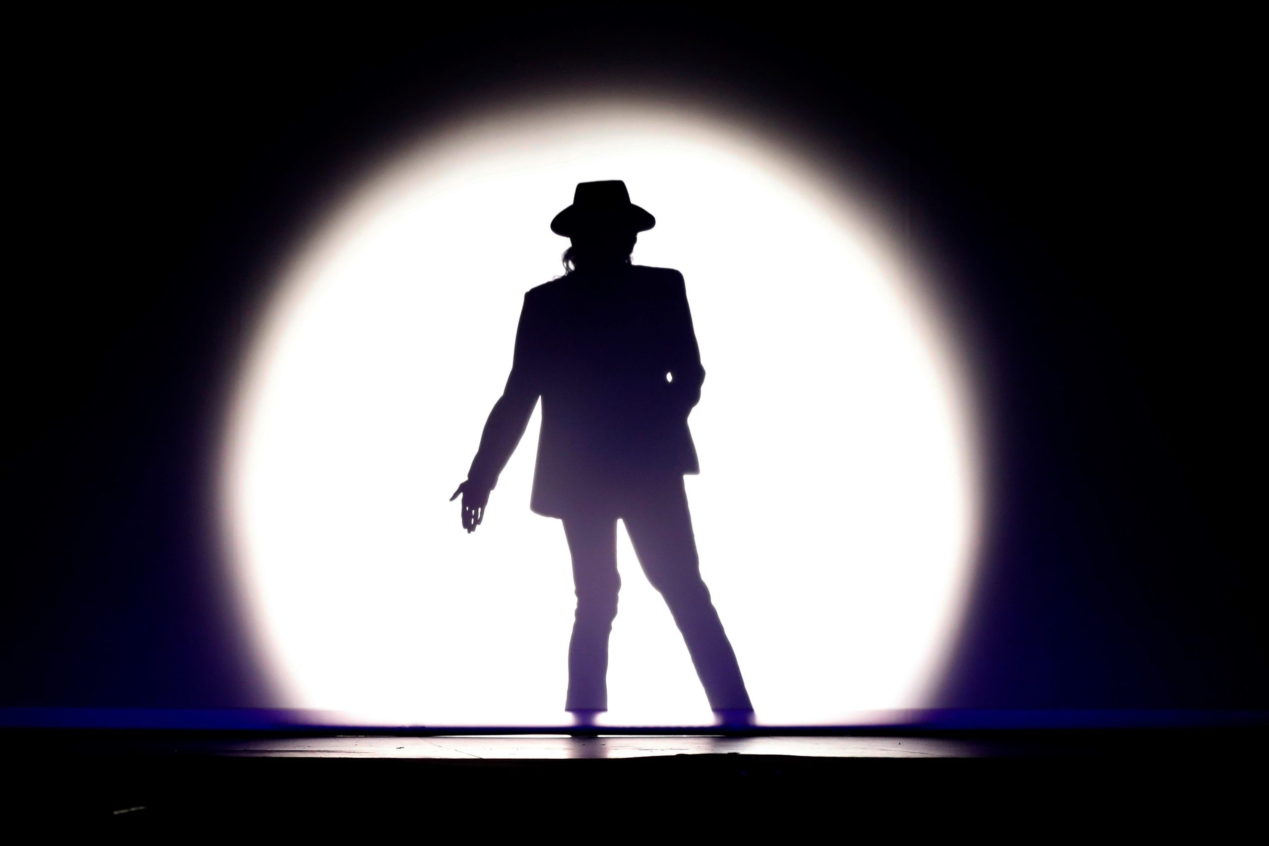 Chapéu utilizado por Michael Jackson no ‘moonwalk’ à venda. Preço pode chegar aos 100 mil euros