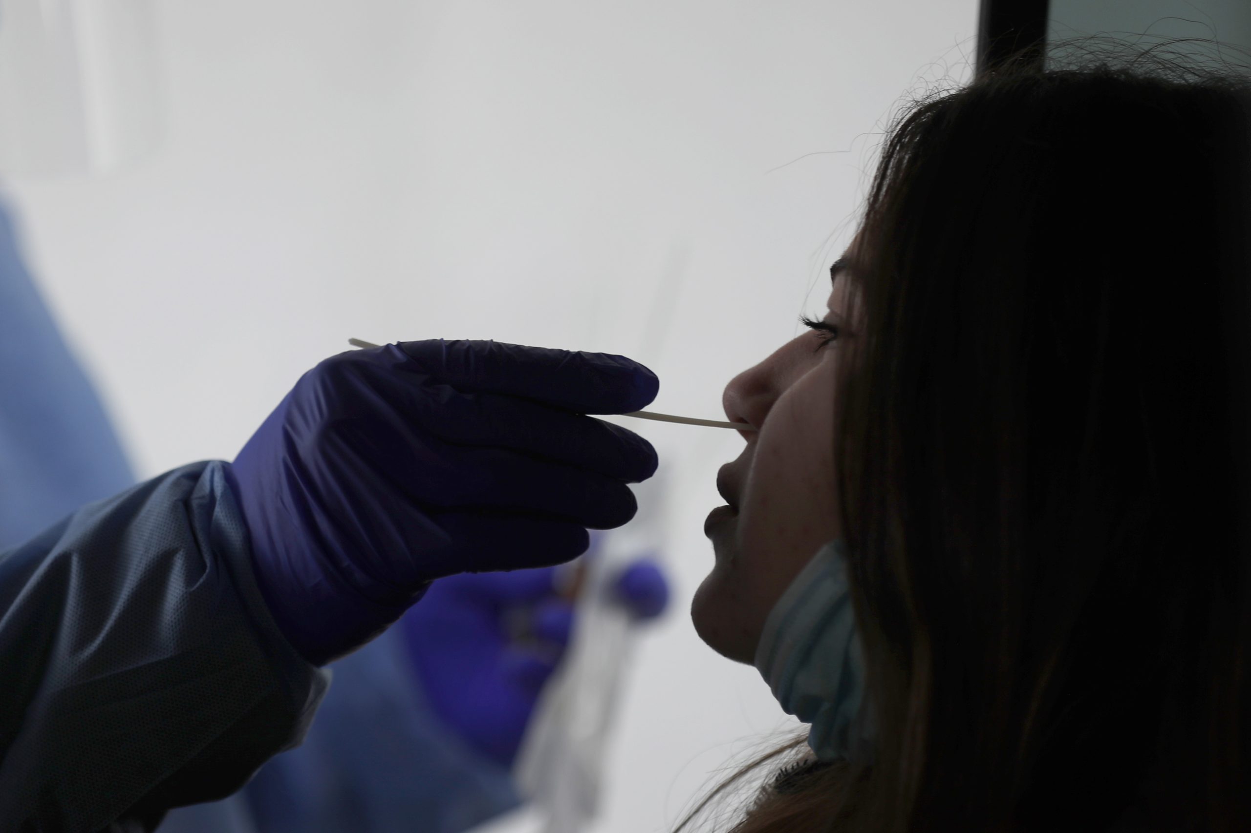 Covid-19: Estudo sugere que pessoas que foram vacinadas e tiveram infeção desenvolvem maiores níveis de imunidade
