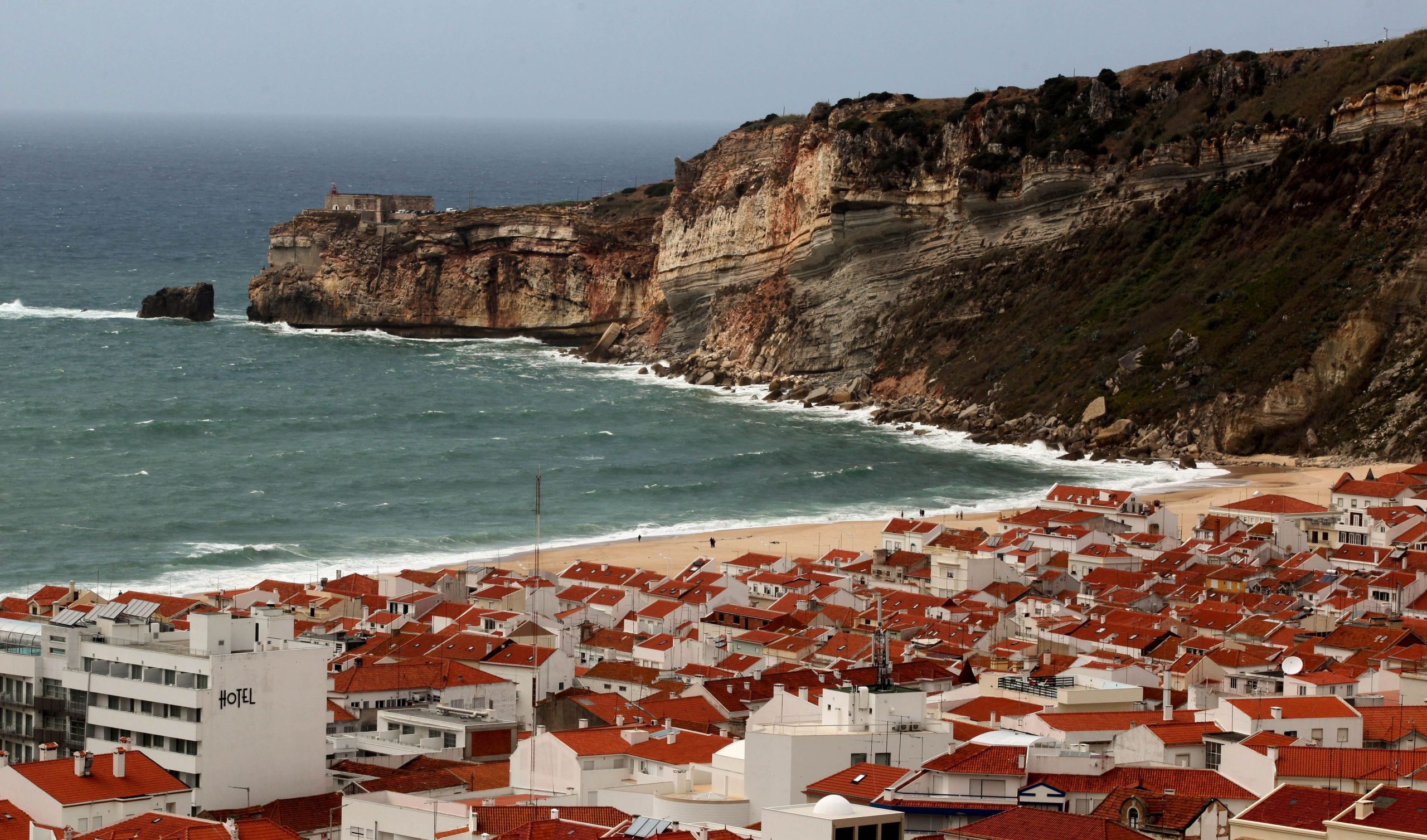 Câmara da Nazaré deixa de comparticipar transporte escolar para fora do concelho