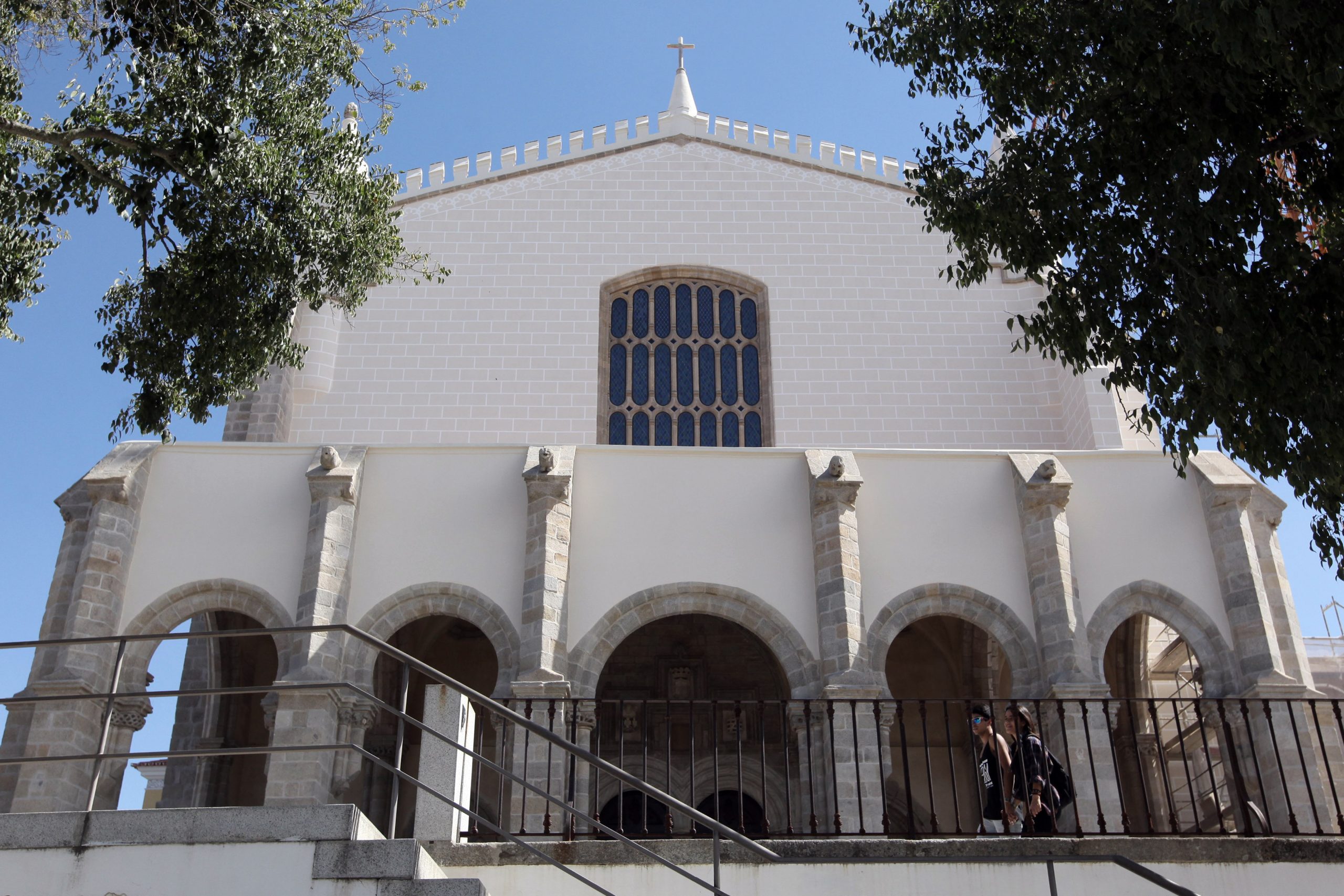 Exposição em Évora revela bastidores de obras em igreja