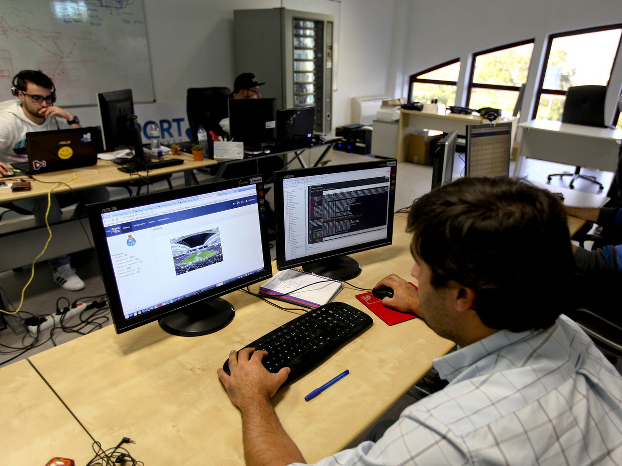 Uma em cada duas empresas em Portugal prevê aumentar efetivos este ano, revela estudo