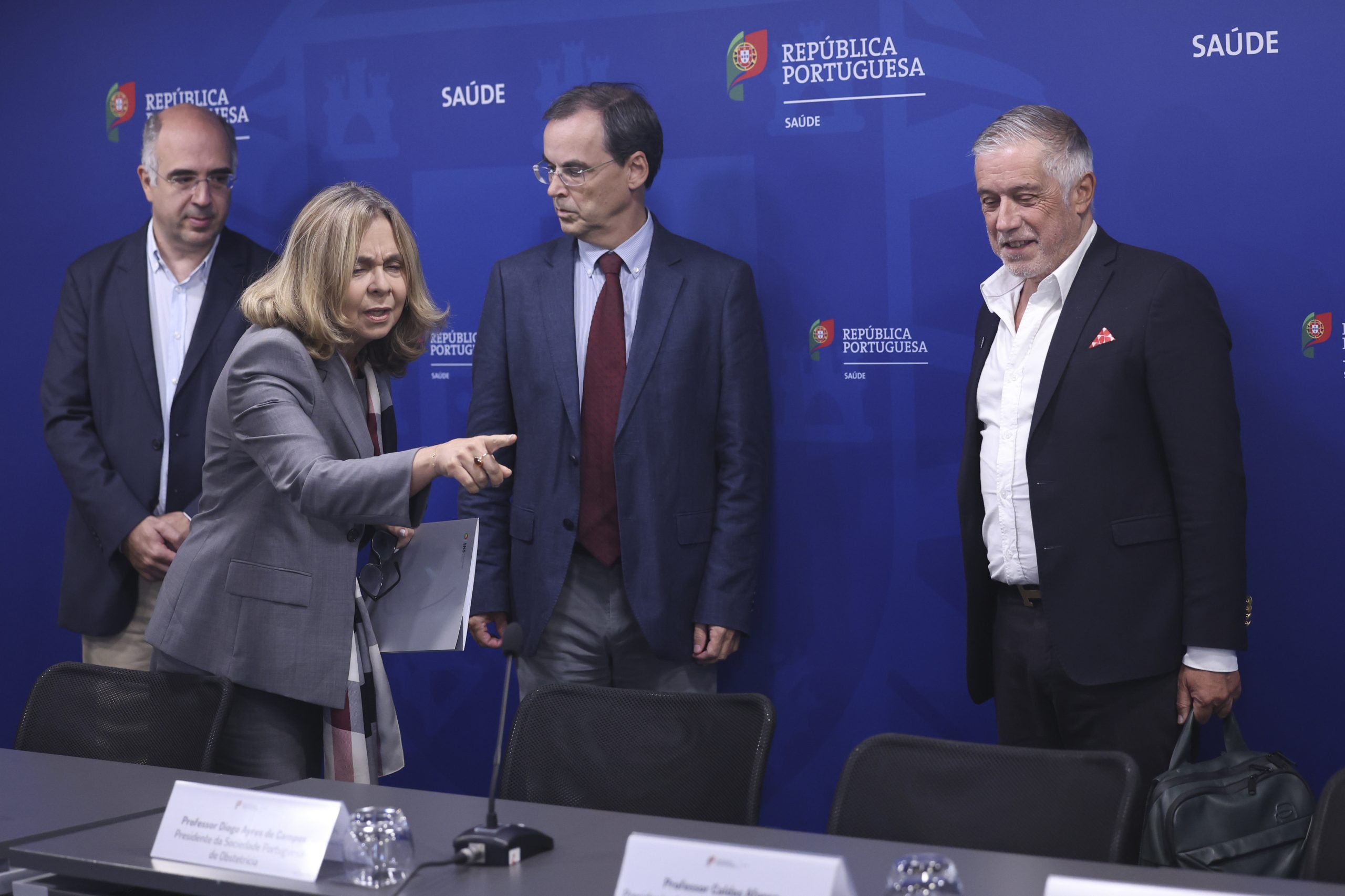 “Tivemos com uma enorme esperança.”  Ministra reconhece “enorme falta de recursos no INEM”