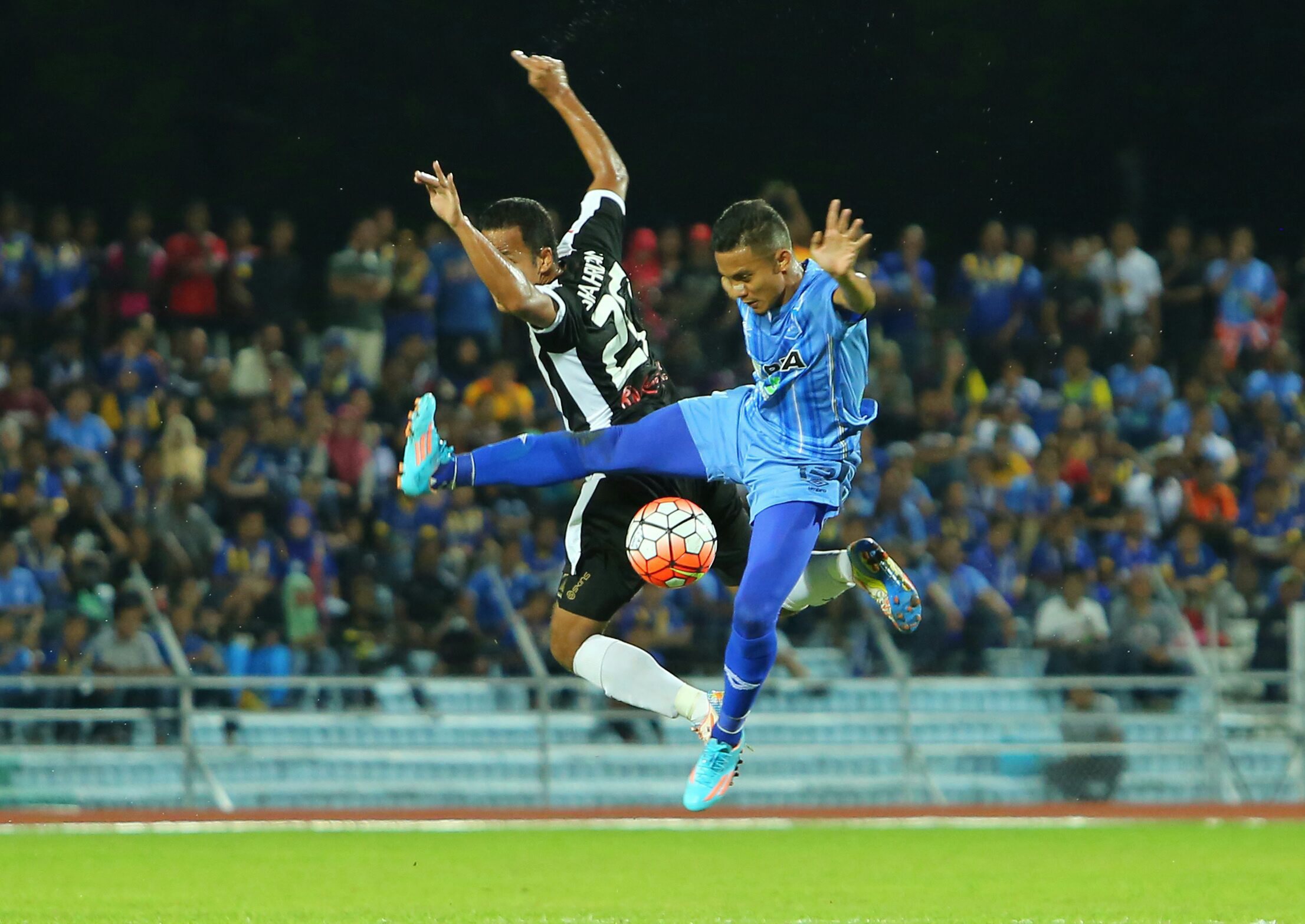 Malaio Faiz Subri vence prémio Puskas para melhor golo de 2016