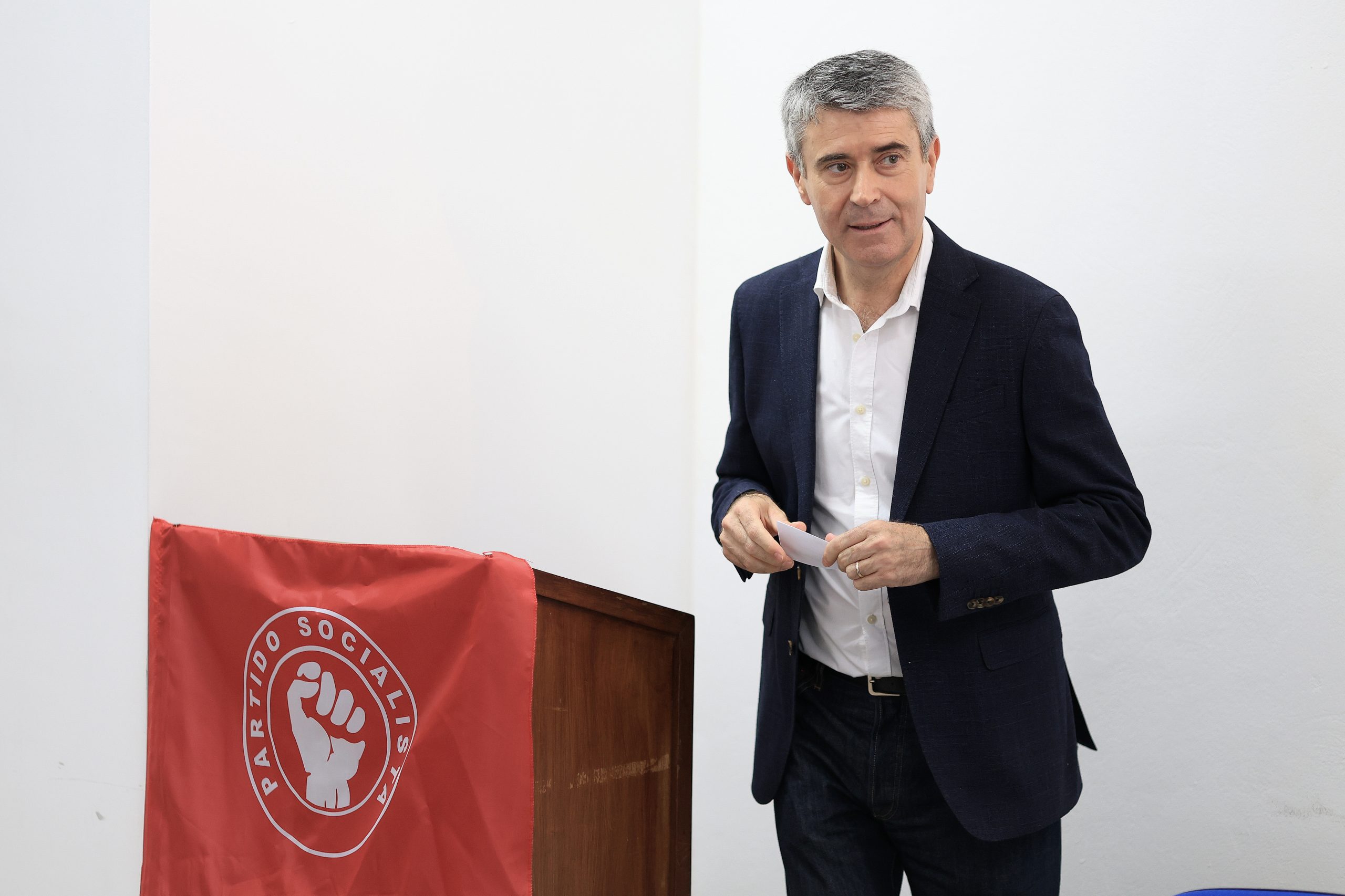 Carneiro desafia Montenegro a retirar reforma laboral que considera ofensiva para os trabalhadores