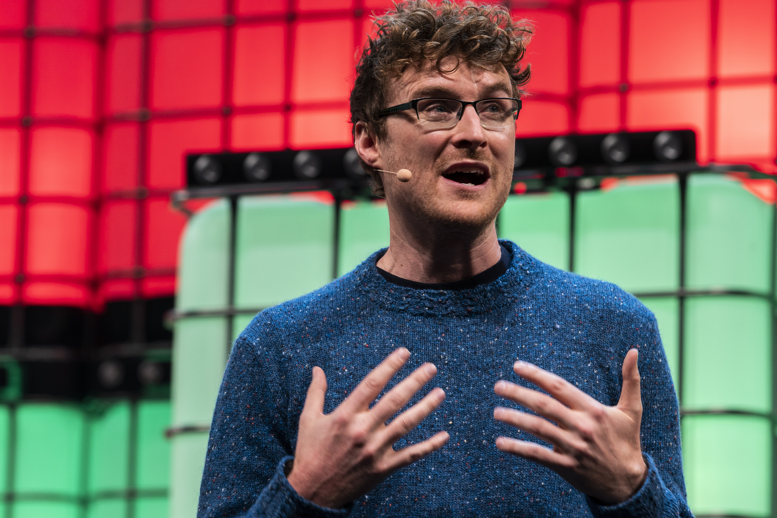 Custam 780 euros e esgotaram em pouco tempo. As camisolas “Web Summit” são produzidas na Irlanda e Paddy Cosgrave garante que não são um negócio