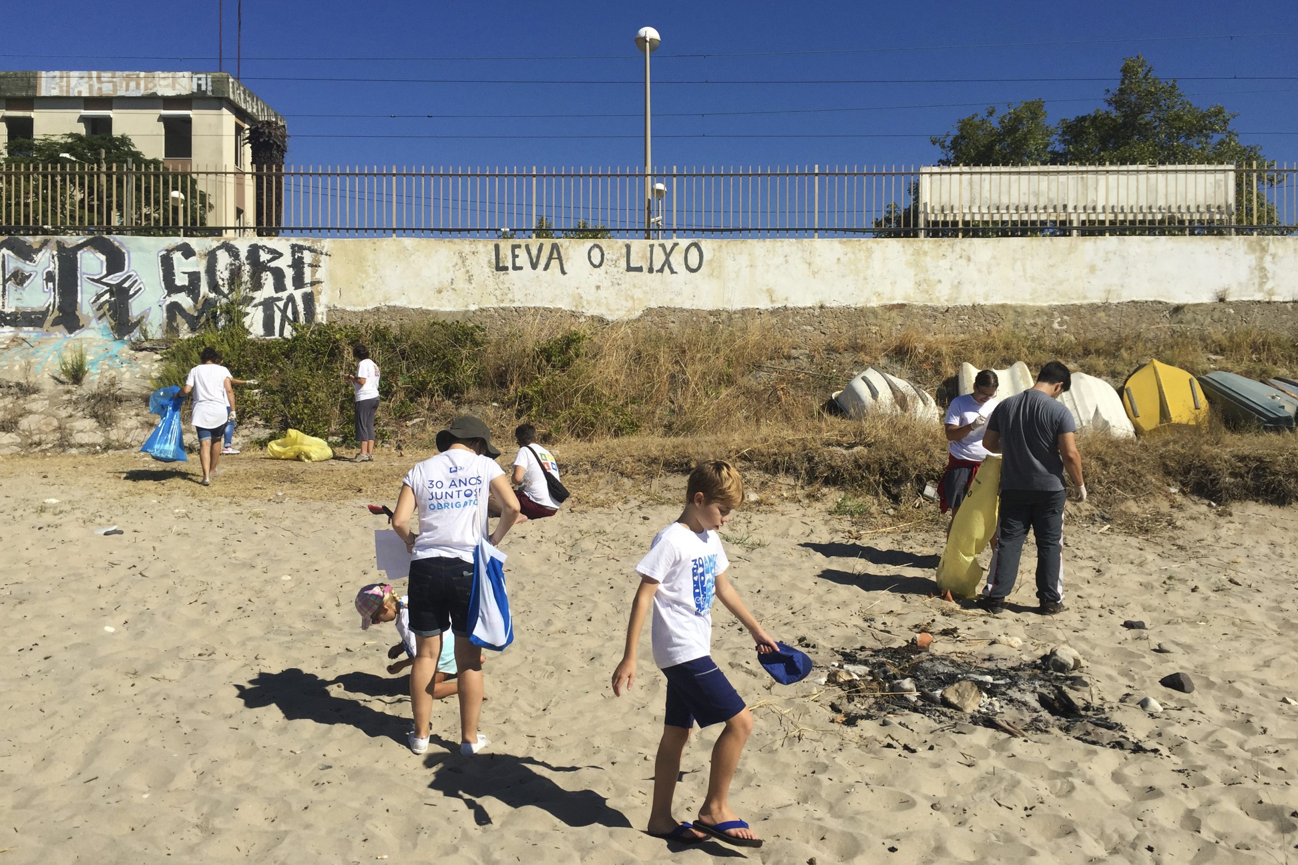 Em Peniche, os caloiros vão limpar a praia