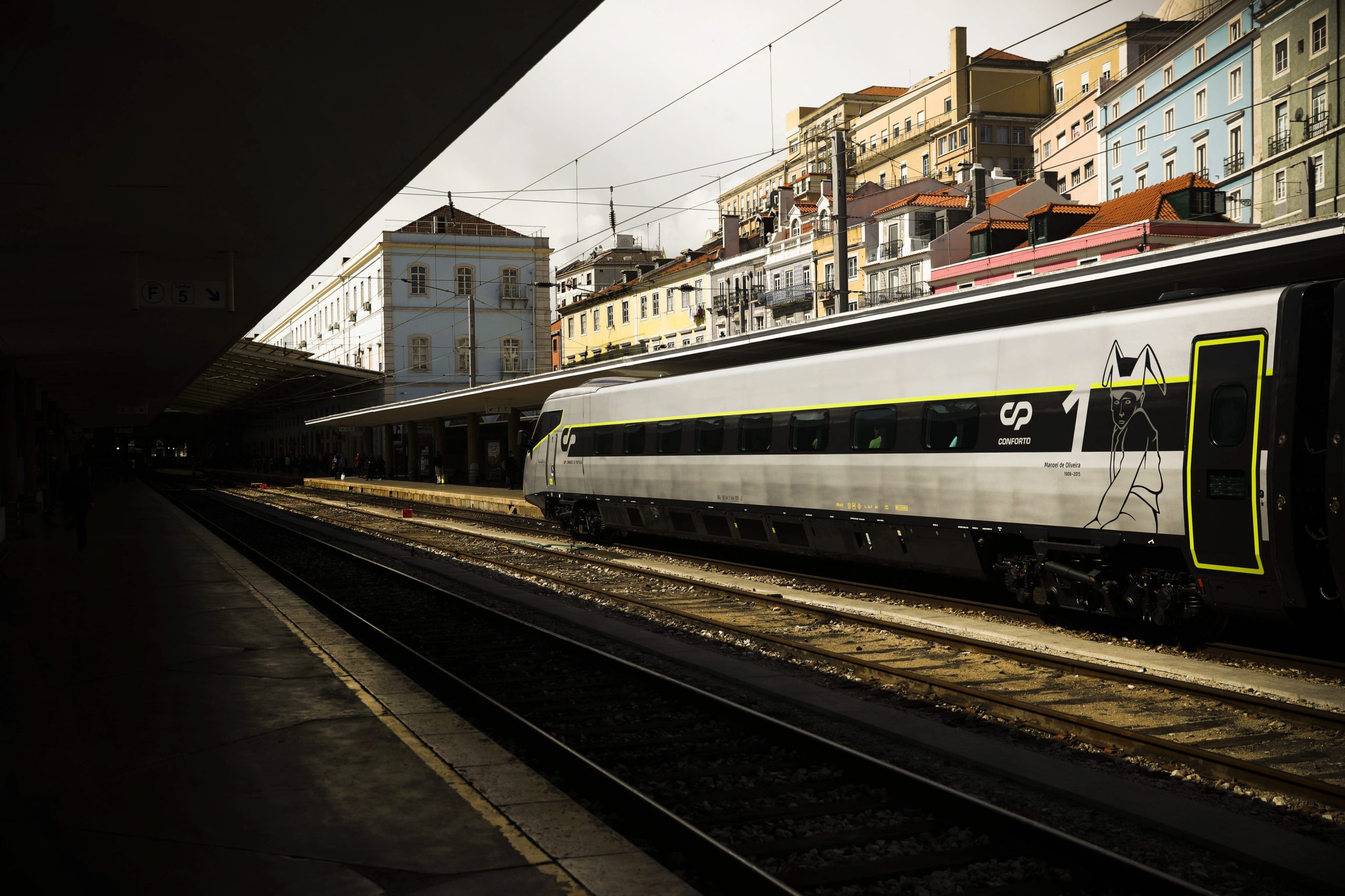 Depois de Lisboa, agora é tempo do resto do país. CP moderniza máquinas de venda automática de bilhetes