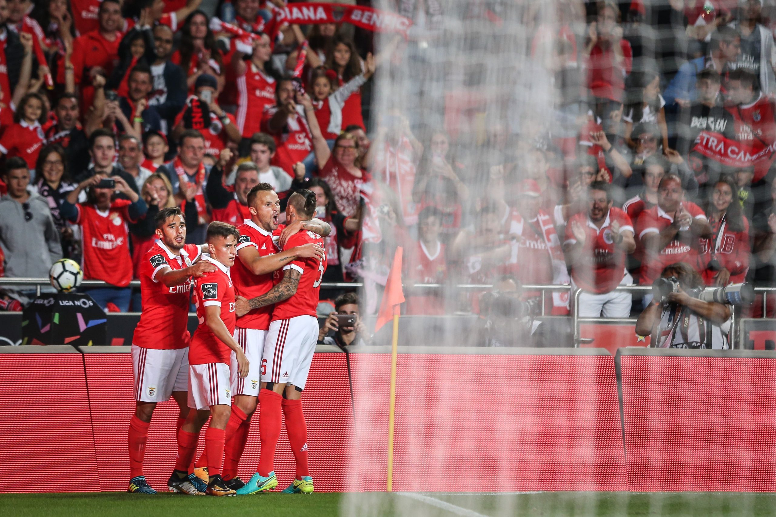 Benfica e Guimarães vão procurar alcançar FC Porto, Sporting e Rio Ave na liderança