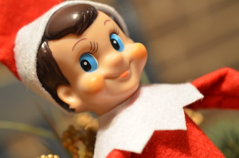 Há um Elfo travesso a invadir as casas dos portugueses. Como começou esta tradição de Natal?