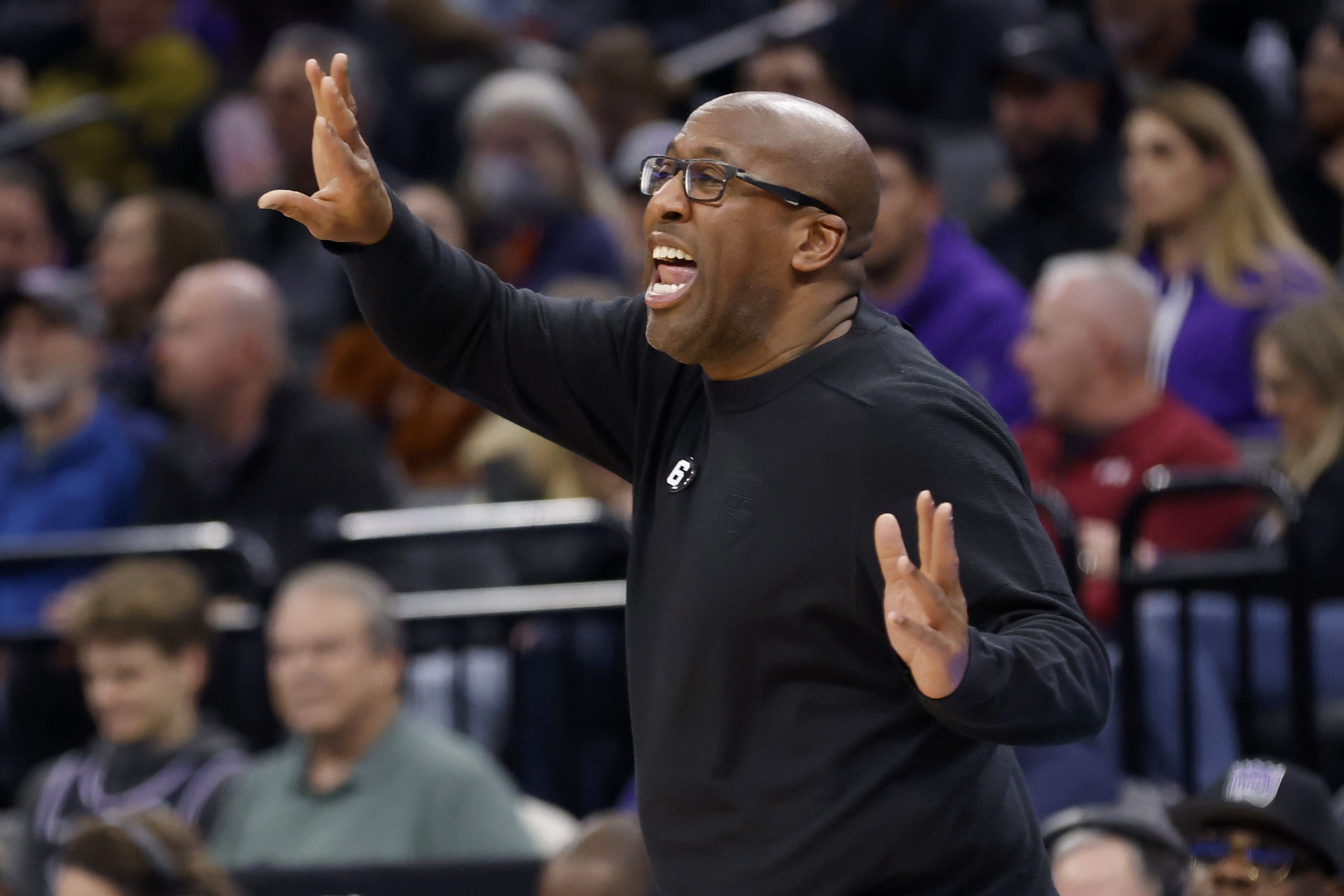 Mike Brown, dos Sacramento Kings, eleito treinador do ano na NBA
