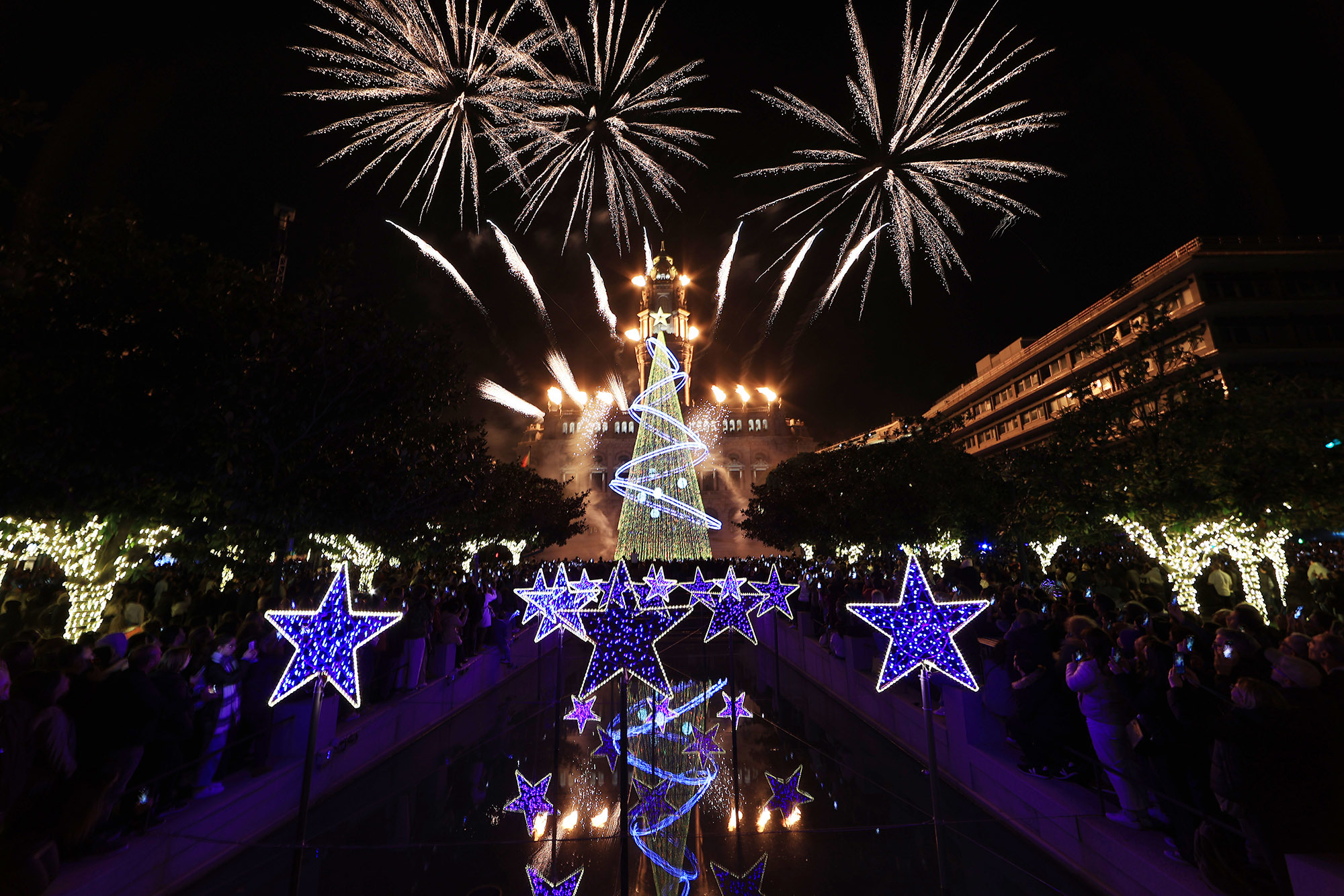 Câmaras aumentam gastos com iluminações de Natal em quase todo o país