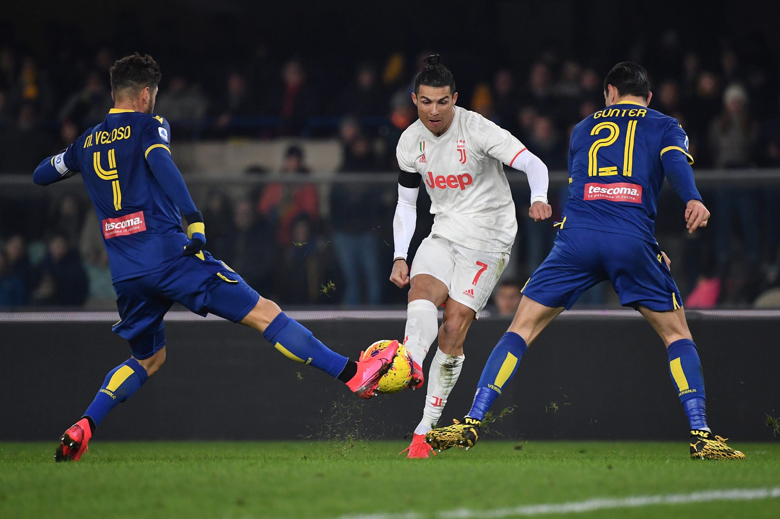 Miguel Veloso renova com o Verona até 2021