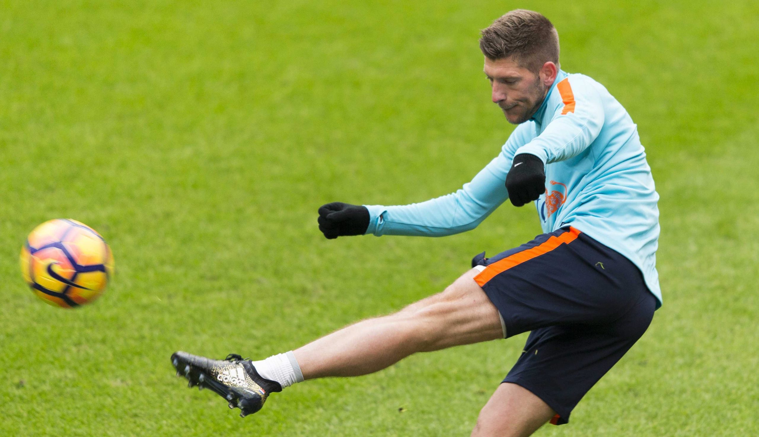 Antigo médio do Sporting Stijn Schaars vai retirar-se no final da temporada