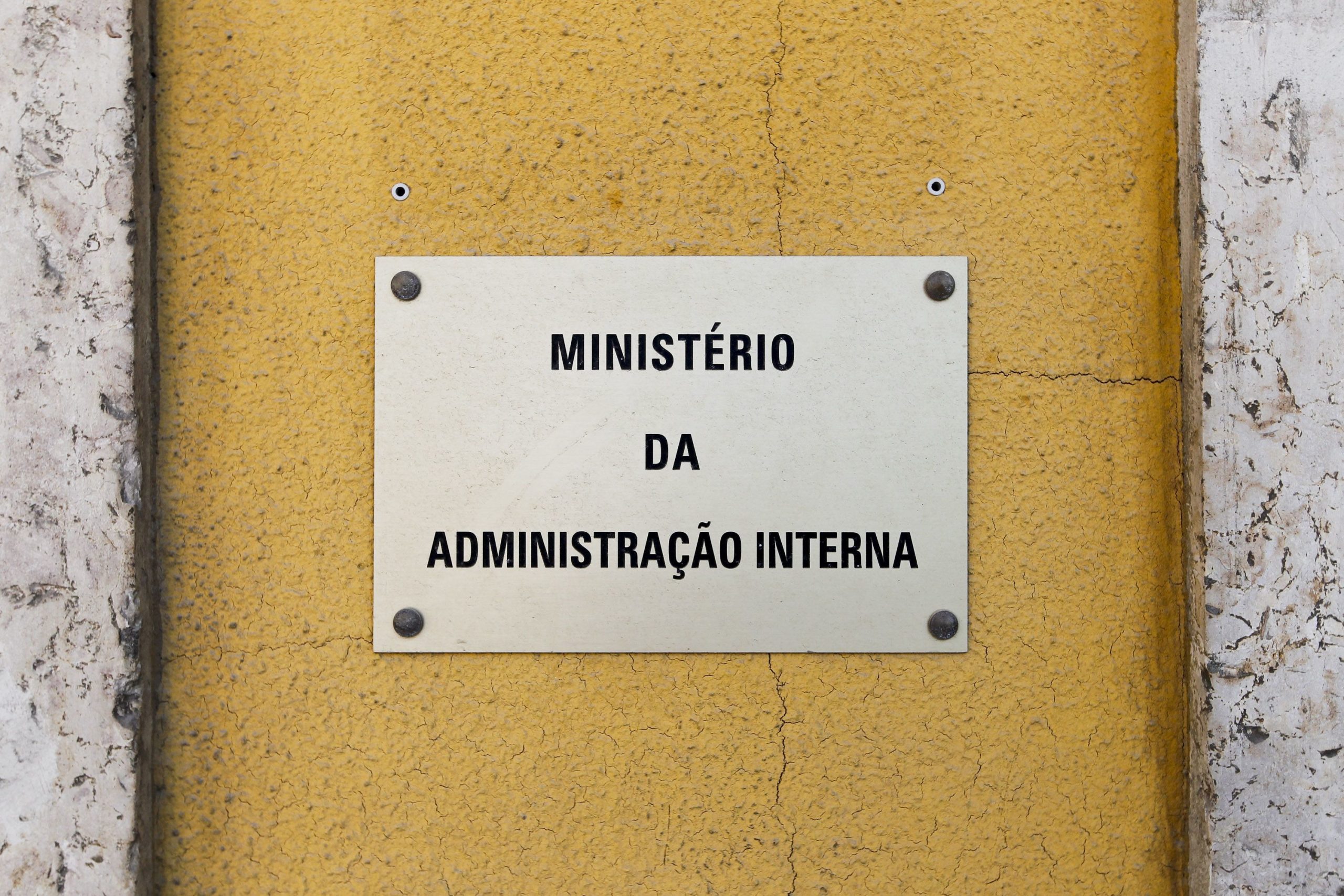 Portugal envia mais de um milhar de armas para polícias de Cabo Verde e São Tomé