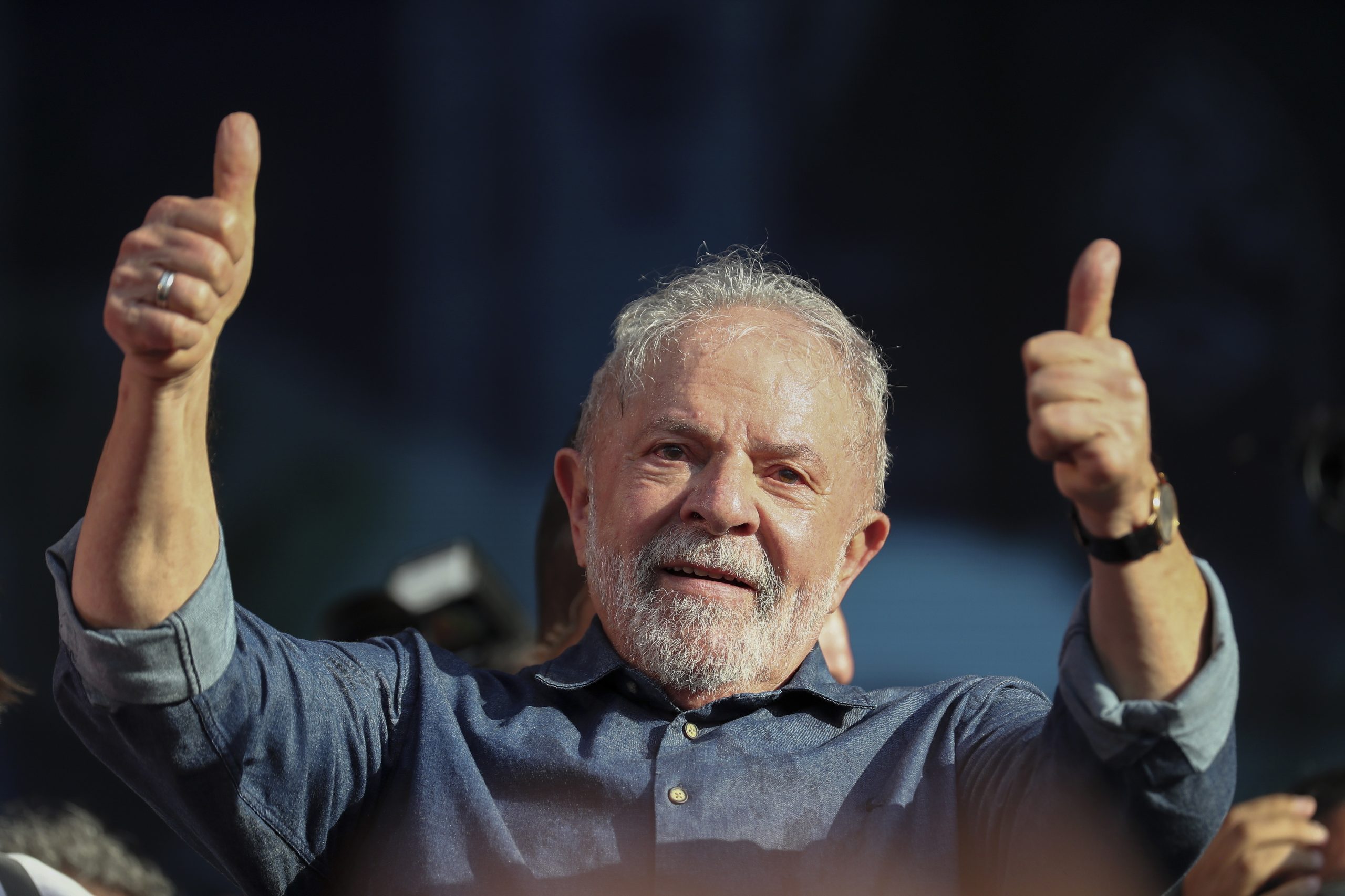 Lula da Silva mantém vantagem sobre Bolsonaro cinco meses antes das eleições no Brasil