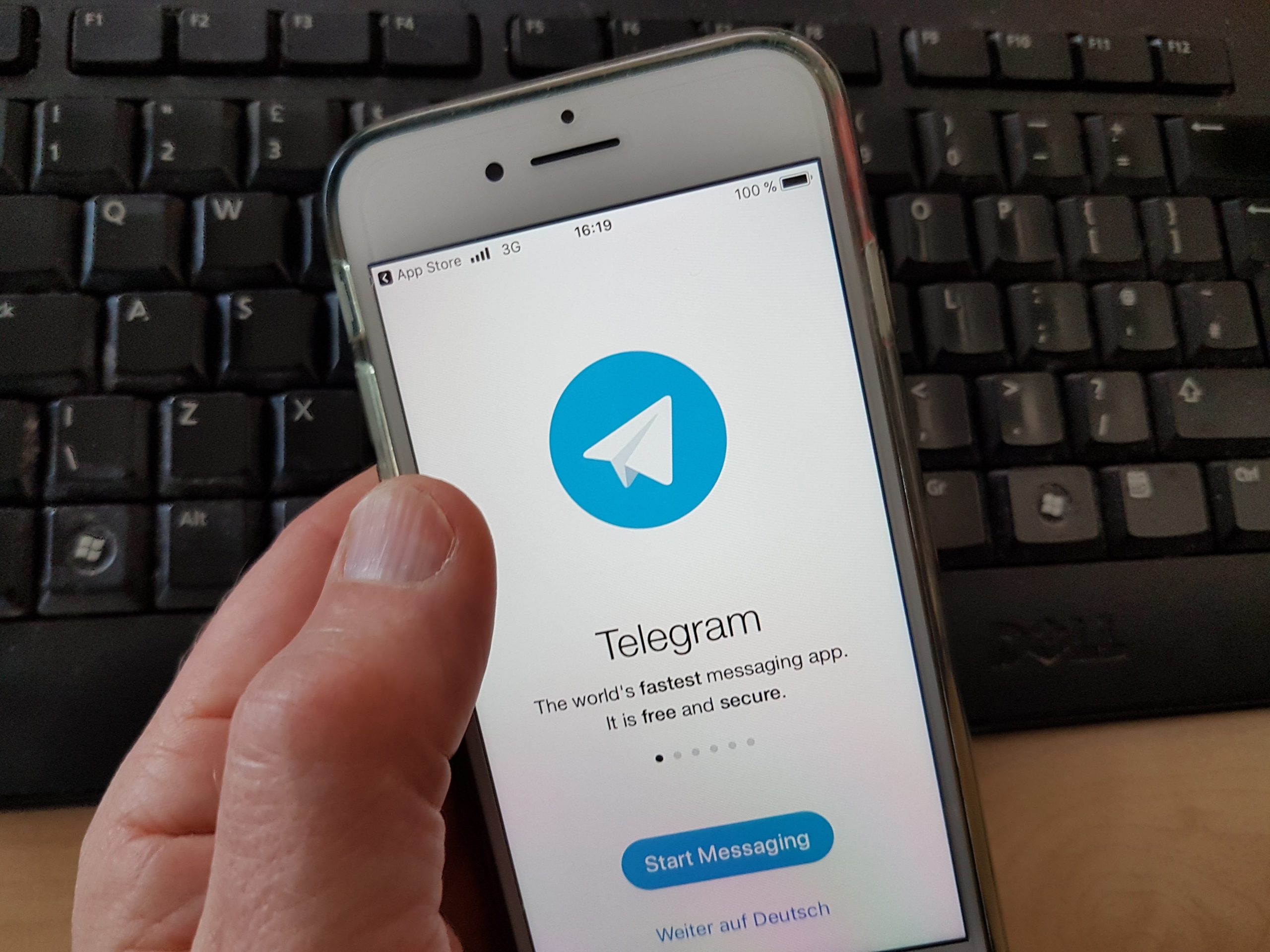 Um “campo de batalha muito importante na guerra da informação”: a importância do Telegram para a Ucrânia e a Rússia