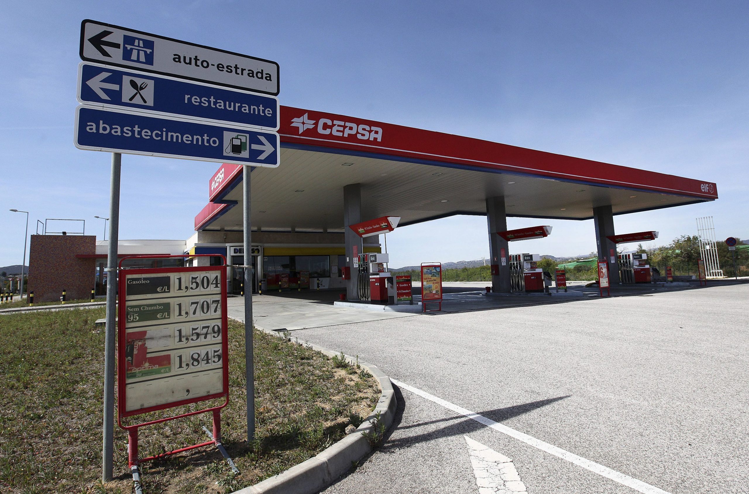 Petrolífera Cepsa adia regresso à bolsa de valores prevista para quinta-feira