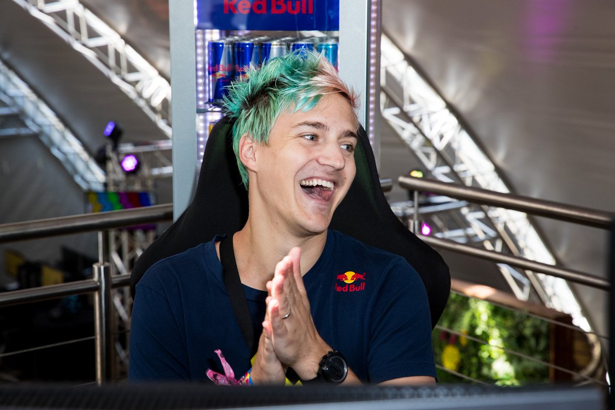Ninja atinge um milhão de subscritores no Mixer (ou porque as transferências no live streaming também são notícia)