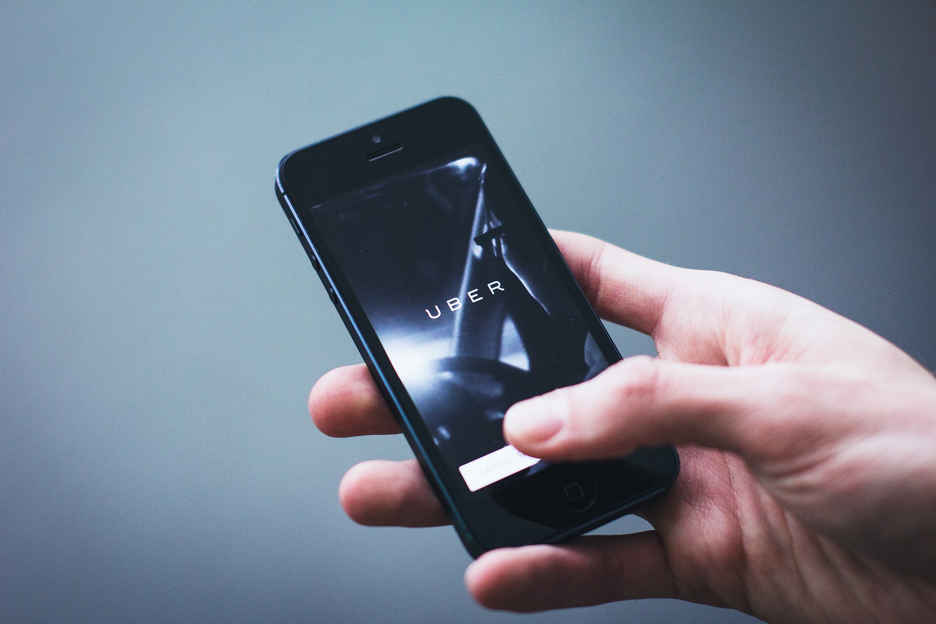 Governo prepara novo regime para motoristas de empresas como a Uber