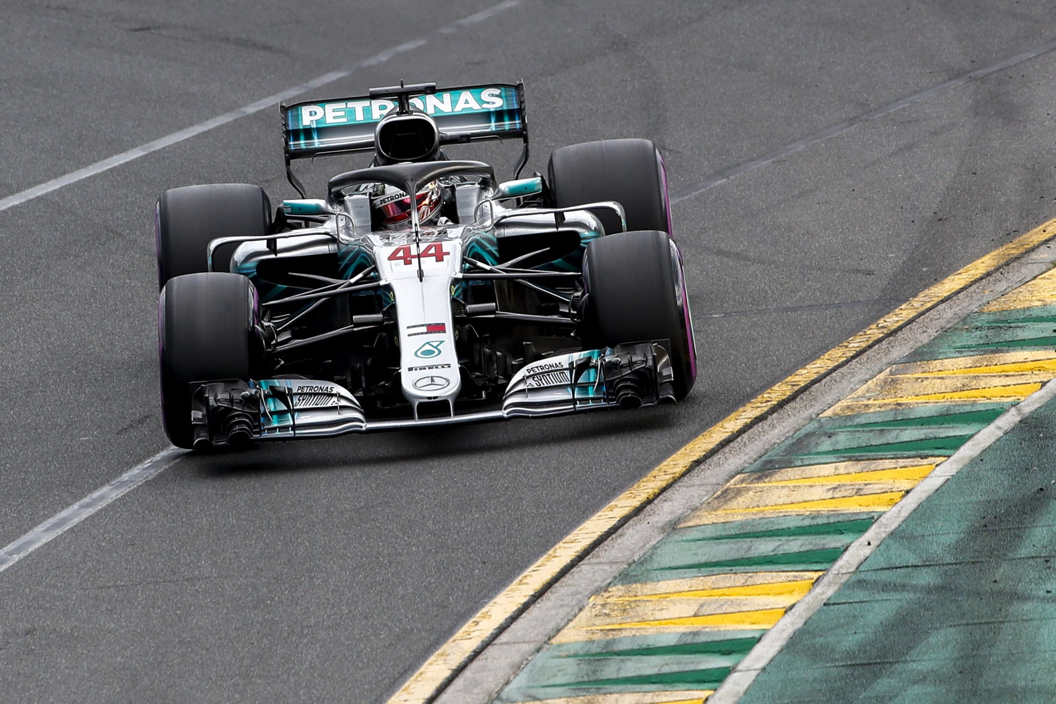 Hamilton conquista ‘pole position’ para o Grande Prémio da Austrália em Fórmula 1