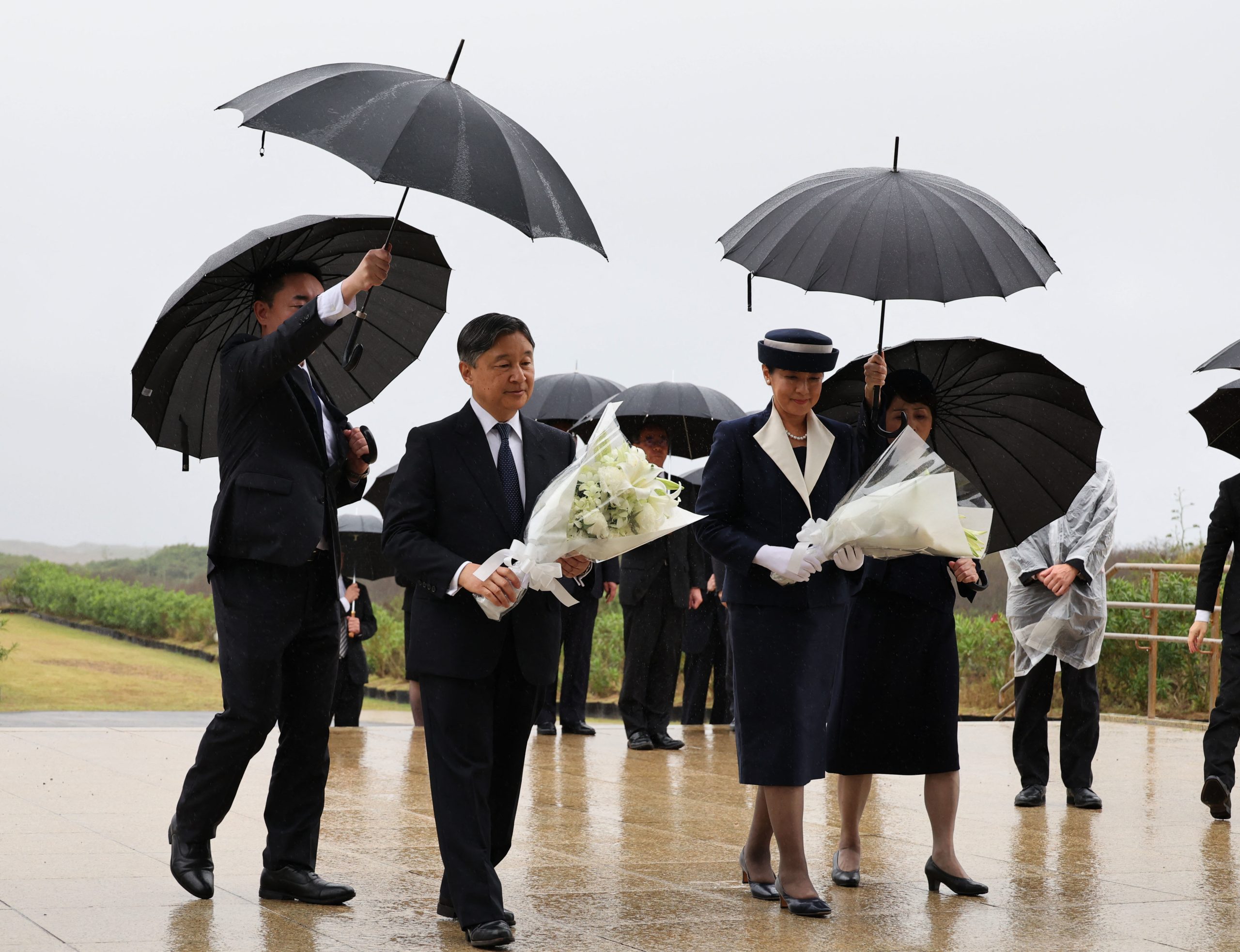 Quando o Imperador do Japão visita a ilha de Iwo Jima, não é um dia qualquer