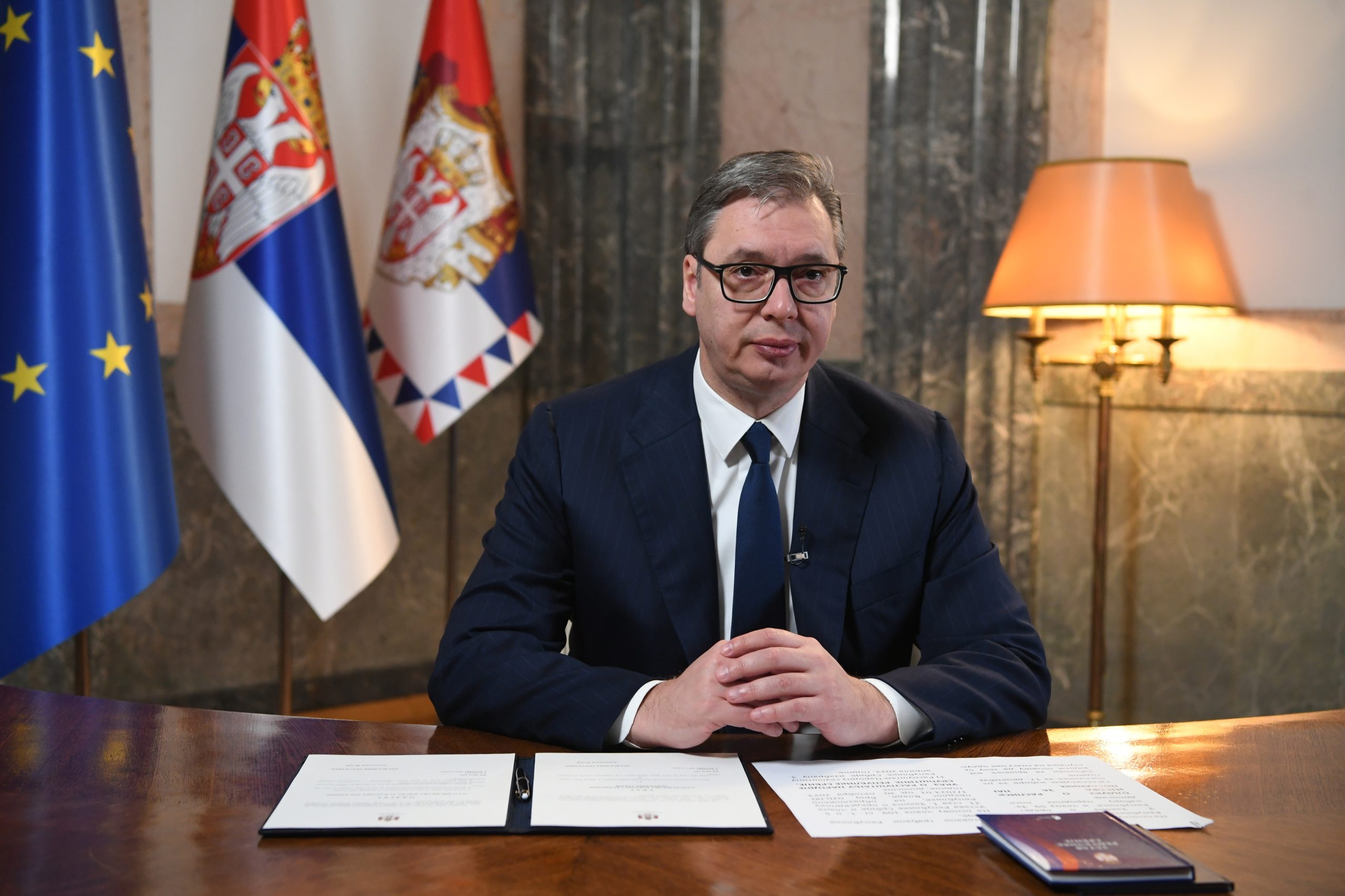Presidente da Sérvia dissolve o parlamento e convoca eleições para 17 de dezembro