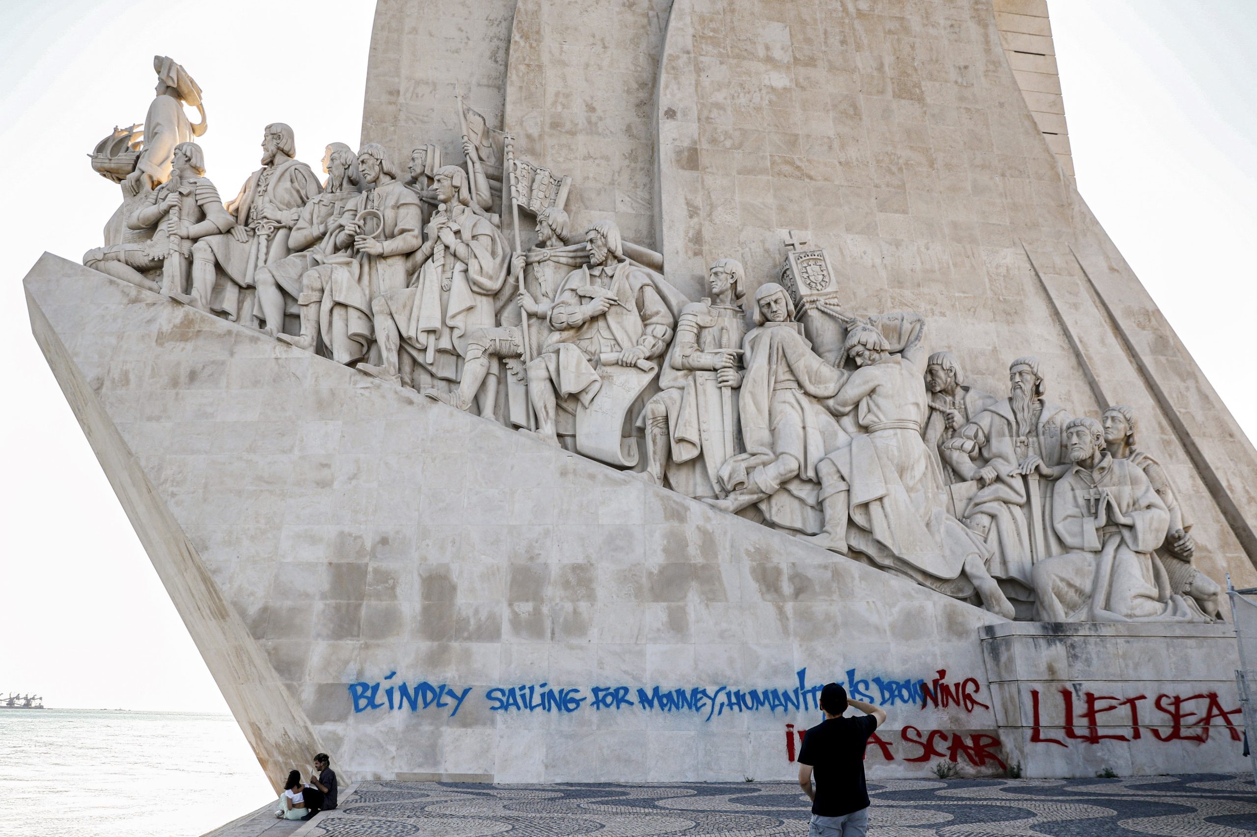 Polícia Judiciária identificou suspeita de vandalizar Padrão dos Descobrimentos. Trata-se de uma cidadã estrangeira que já saiu do país