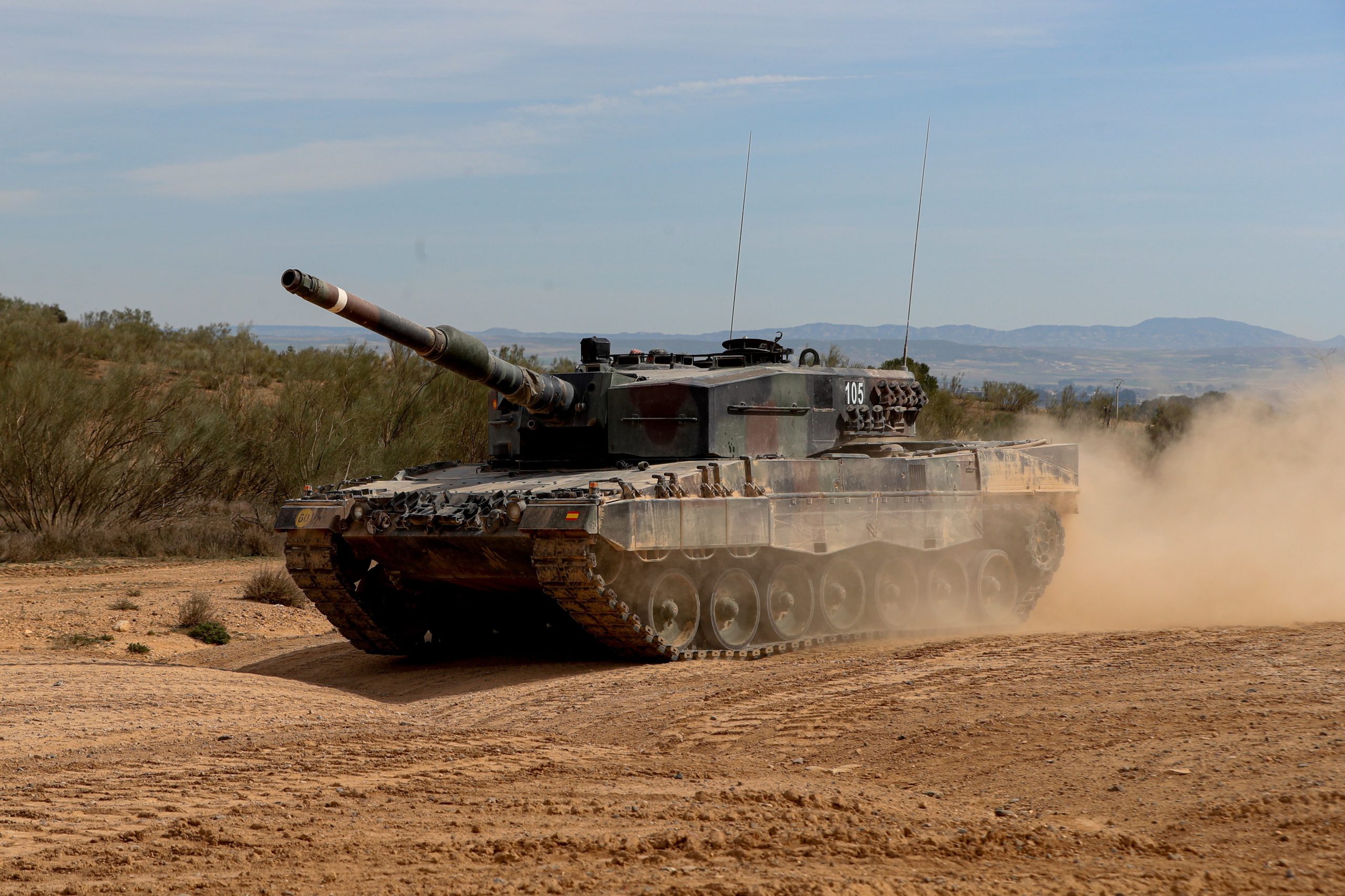 Carros de combate Leopard espanhóis chegam à Ucrânia na segunda quinzena de abril