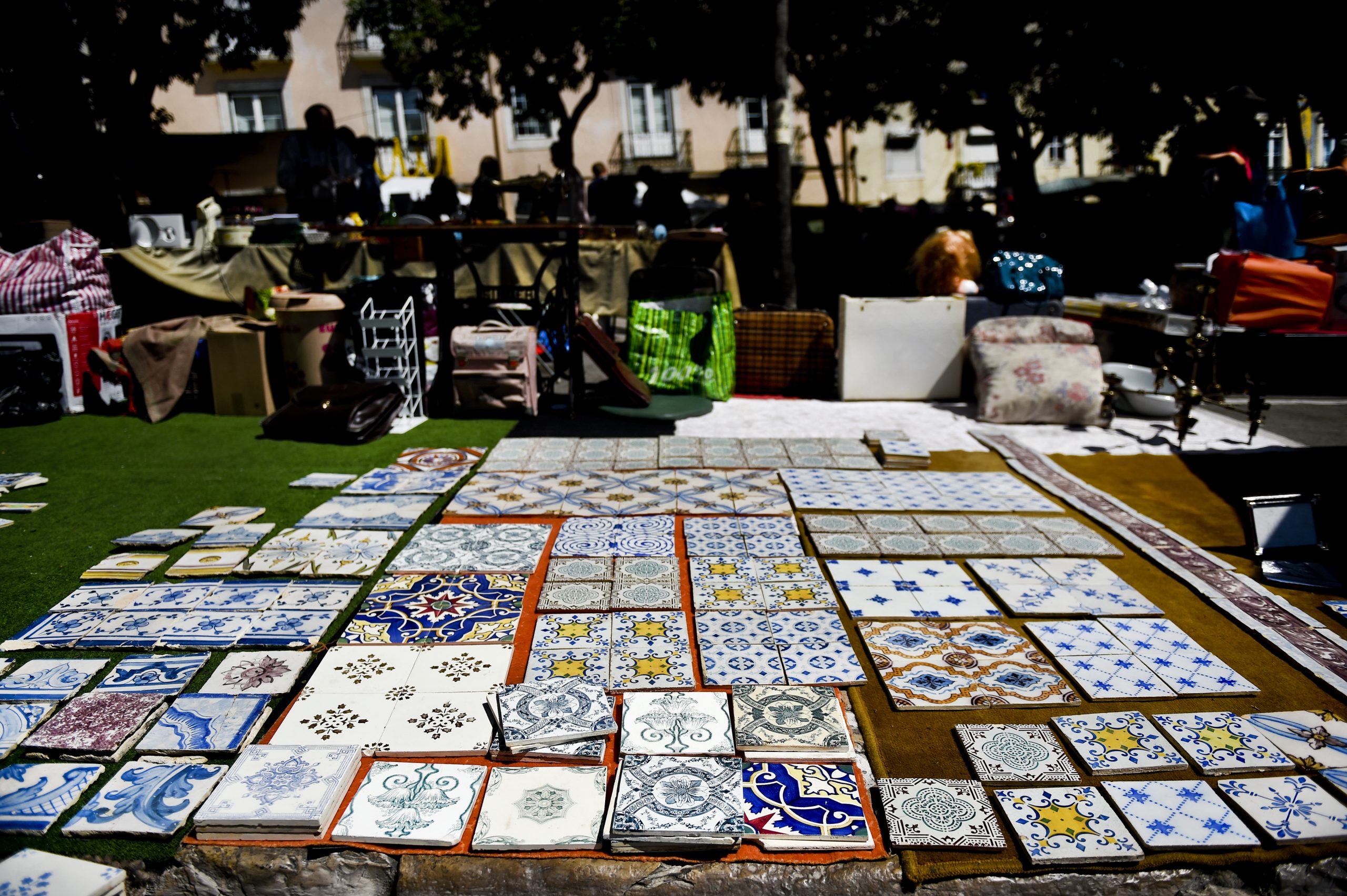 Lisboa. Canceladas feiras do Relógio, da Ladra e das Galinheiras