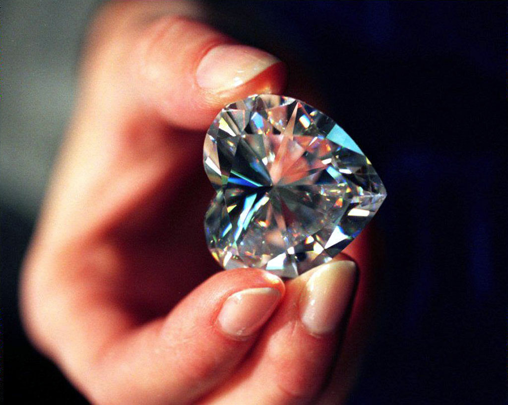 Portugal deixa diamantes em Angola mais de um século depois