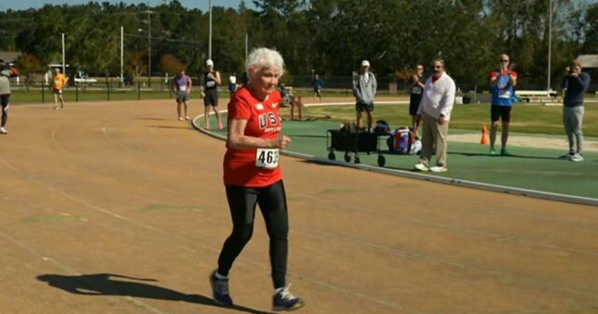“Queria fazê-lo em menos de um minuto”. Julia Hawkins tem 105 anos e bateu um recorde mundial a correr
