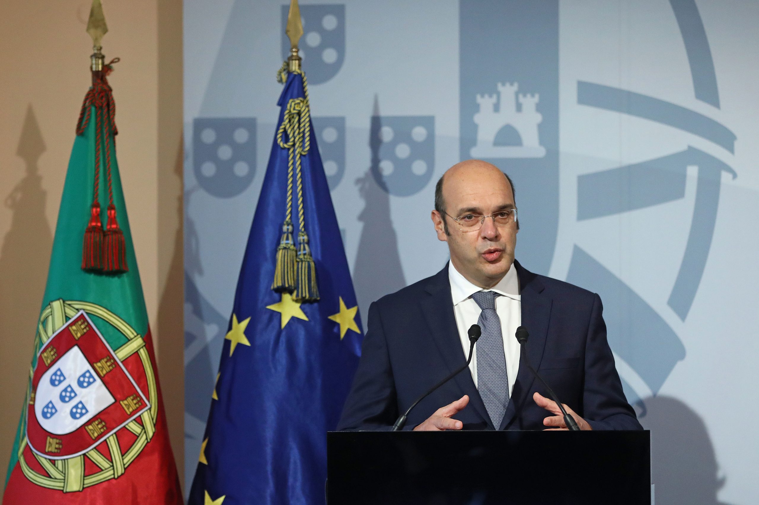 Covid-19: Governo anuncia 750 milhões para as micro e pequenas empresas mais afetadas