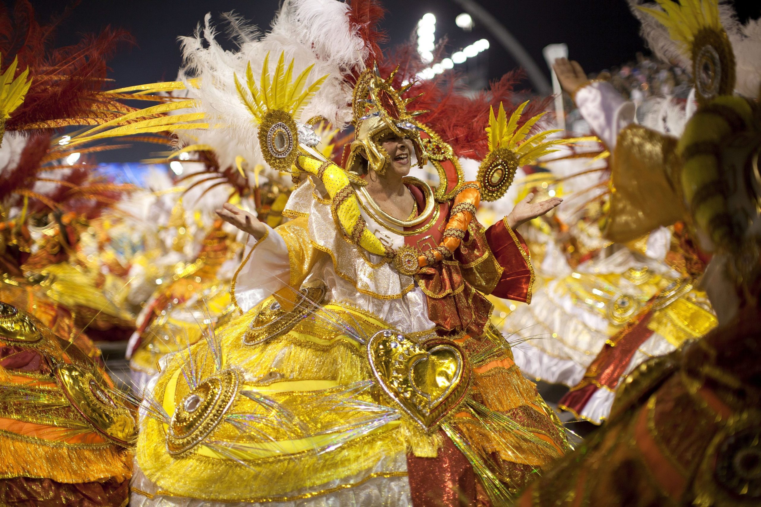 Mais de 40 cidades de São Paulo cancelam Carnaval temendo nova vaga