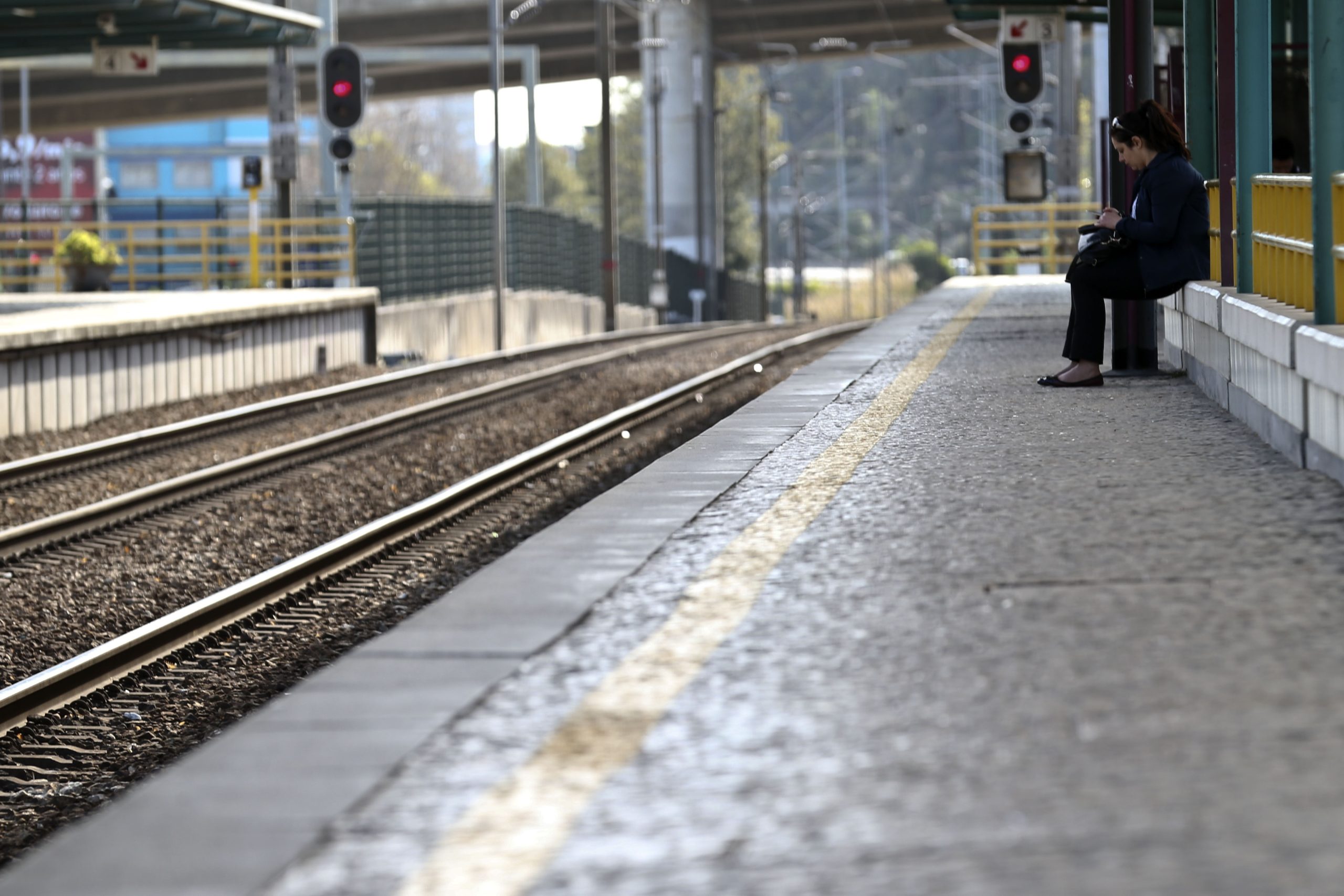 Saída de comboios da linha de Sintra interrompida na estação do Rossio