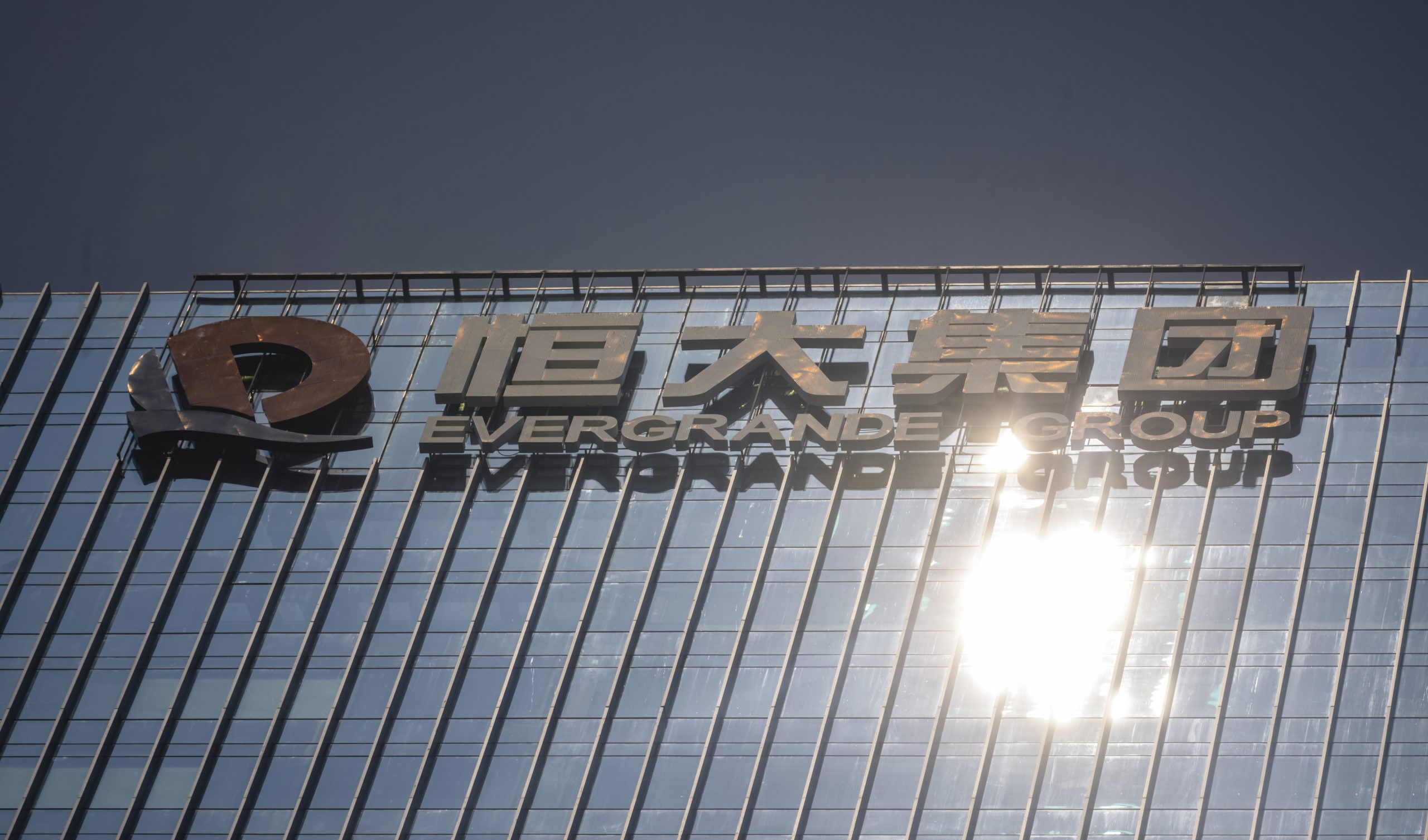 Sem aviso aparente, Evergrande suspende comércio na bolsa de Hong Kong